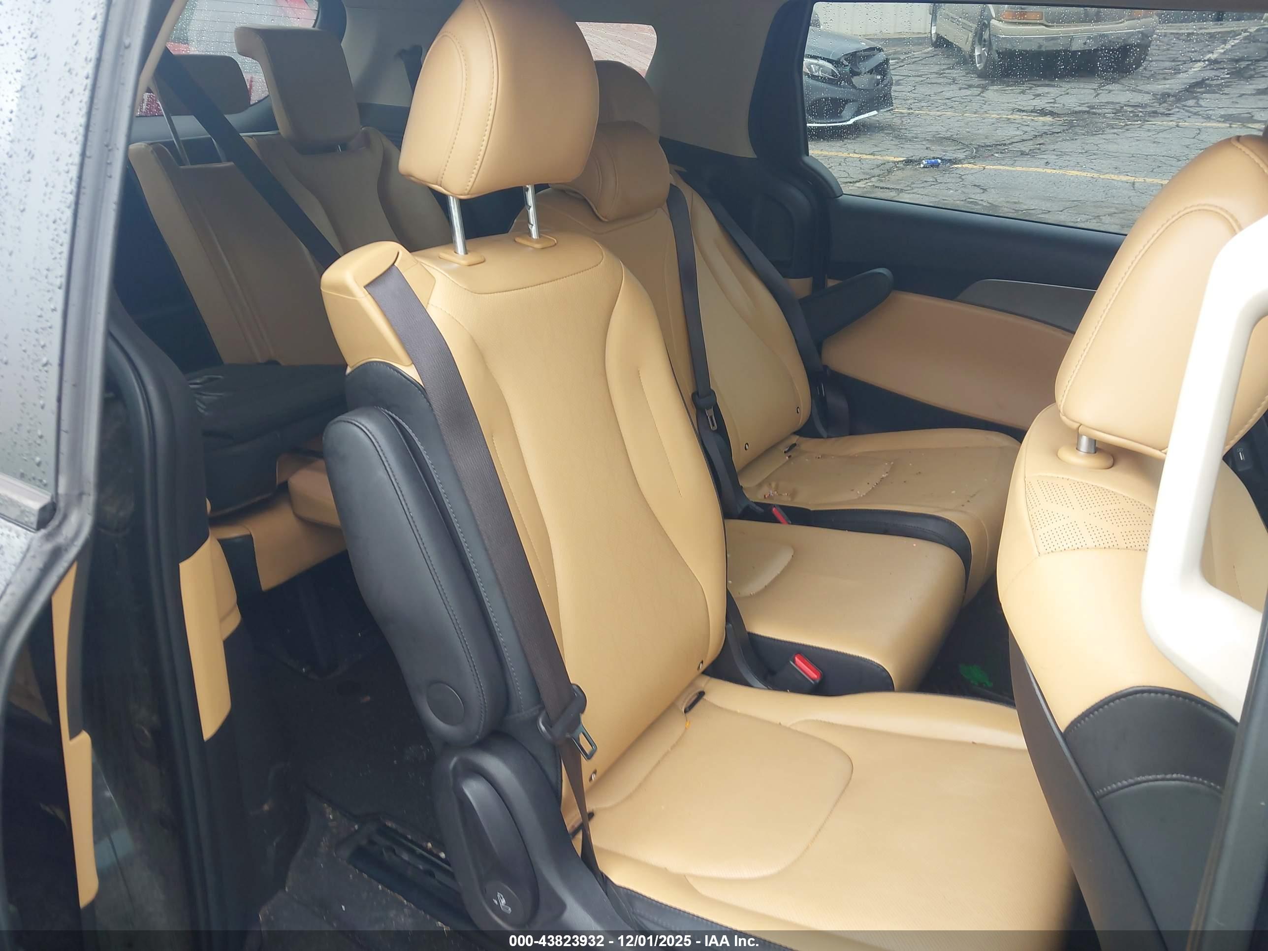 KIA CARNIVAL image 8