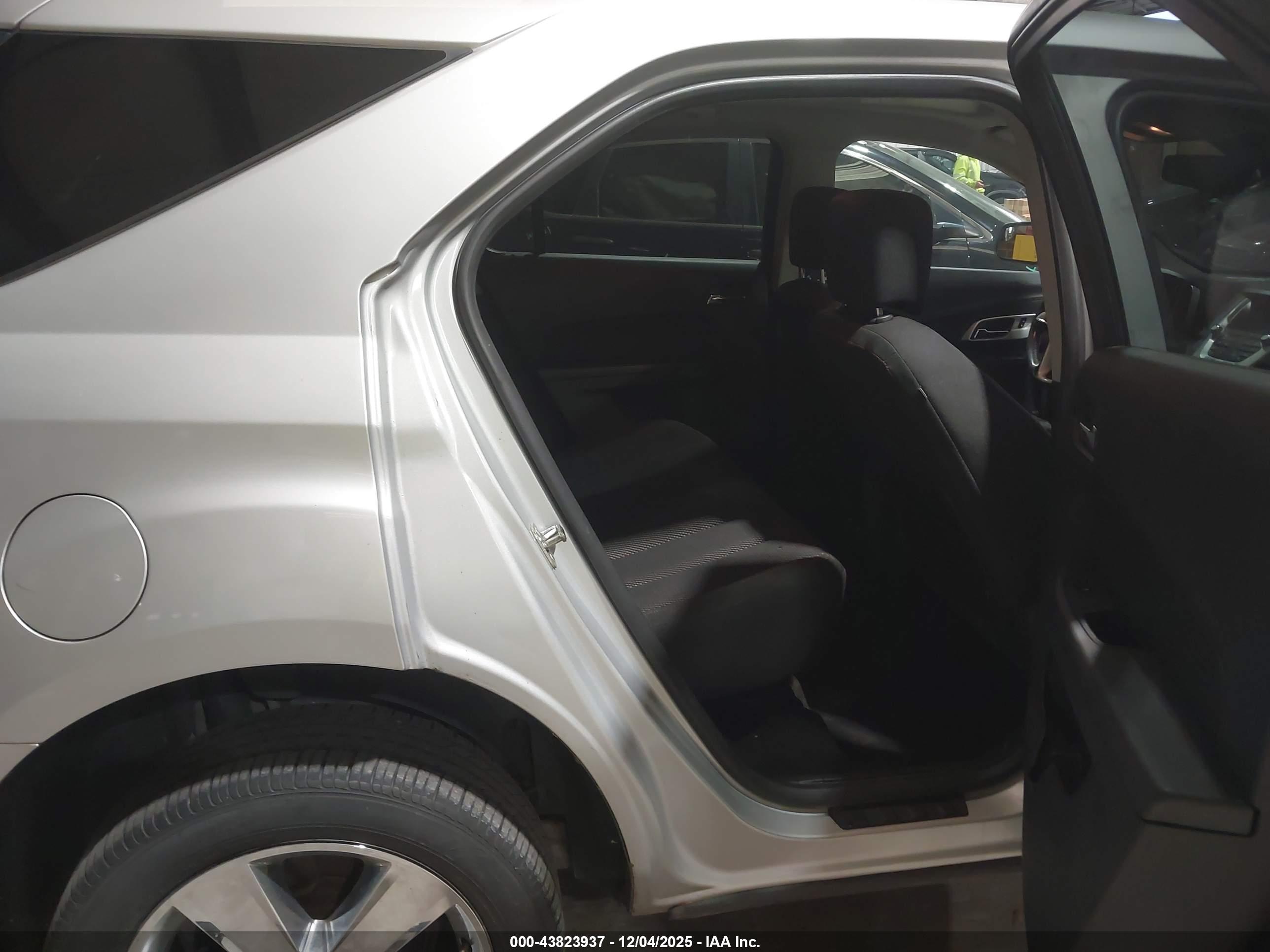 CHEVROLET EQUINOX image 8