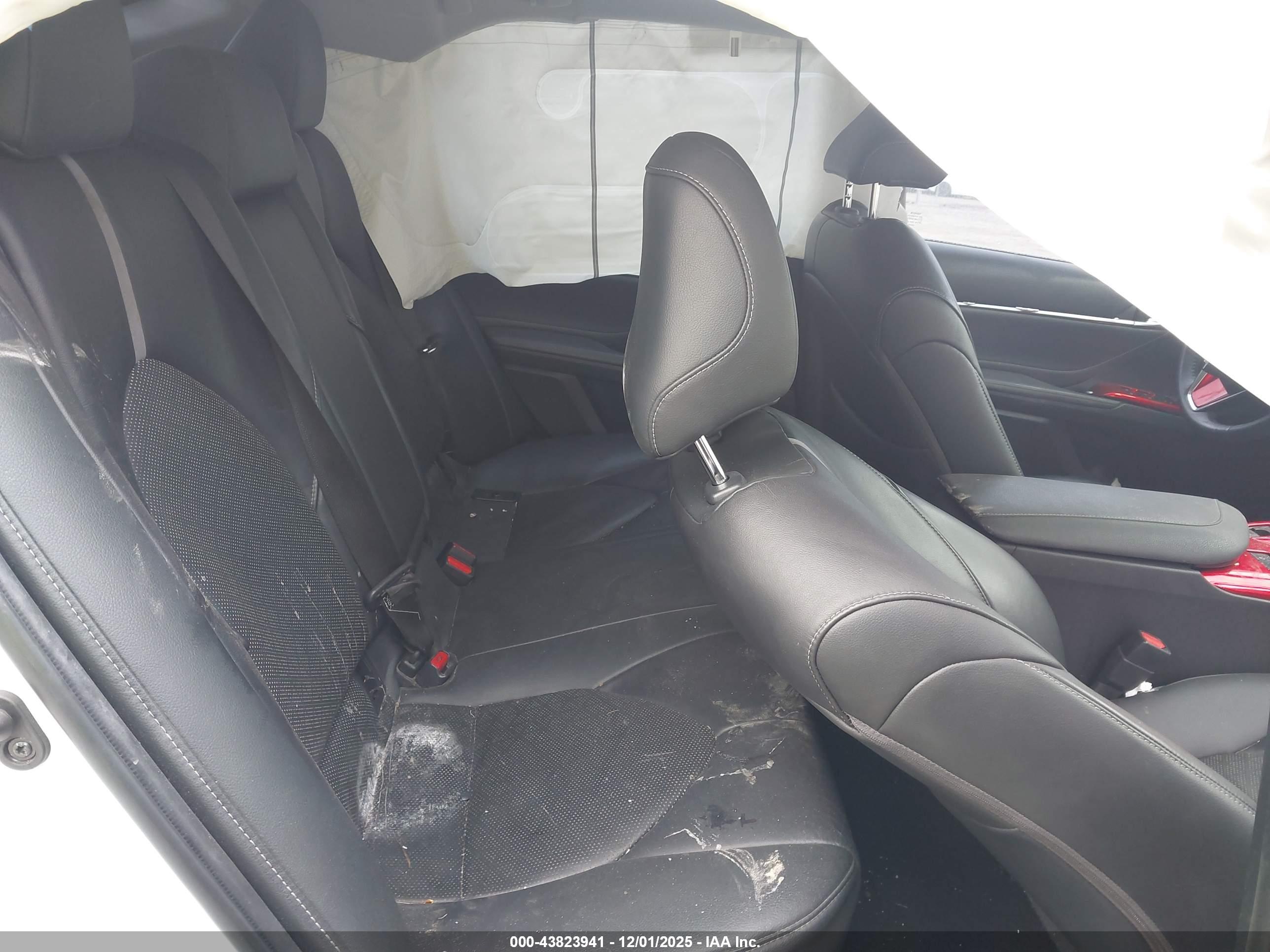 TOYOTA CAMRY image 8