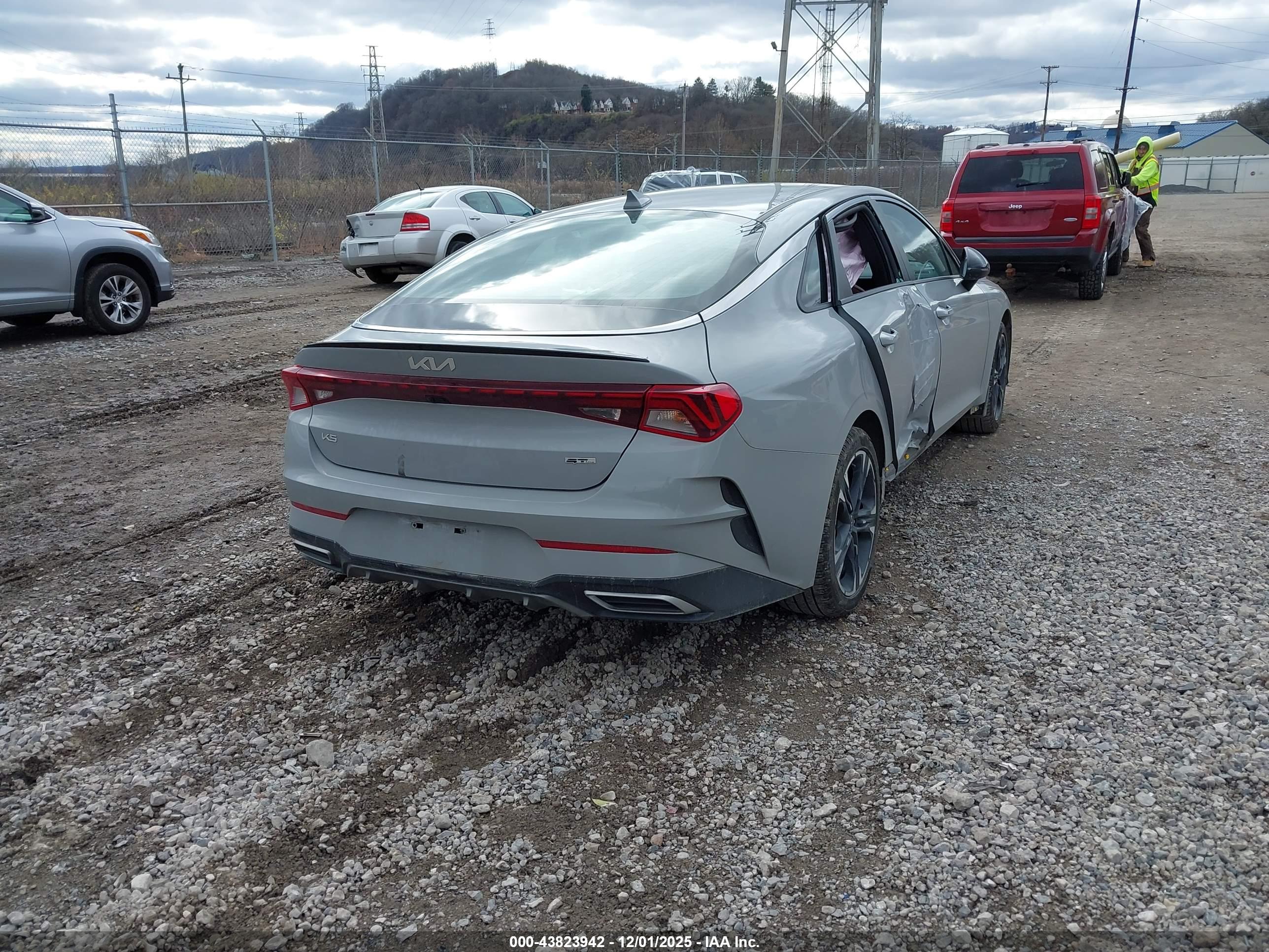 KIA K5 image 4