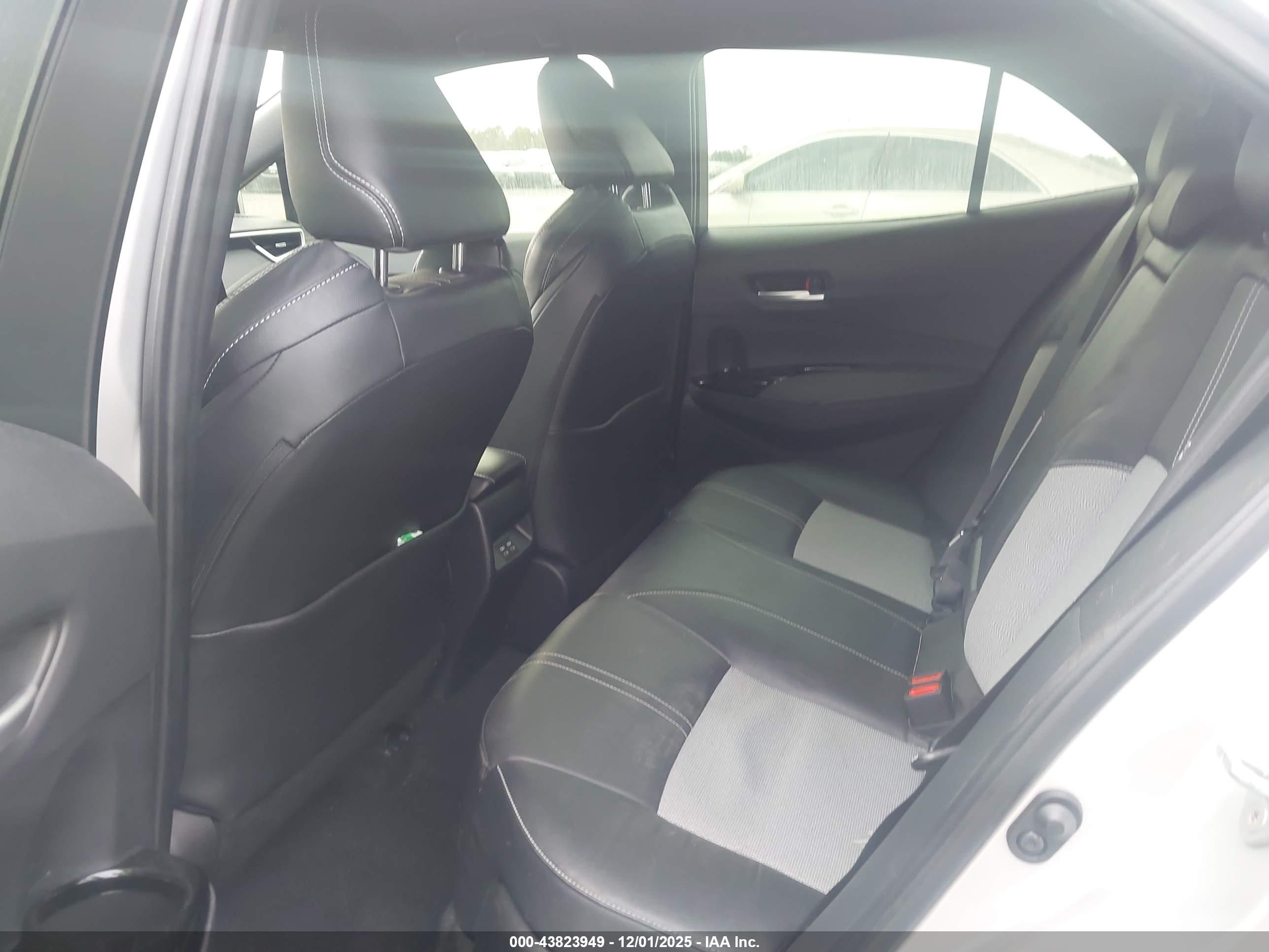 TOYOTA COROLLA image 8