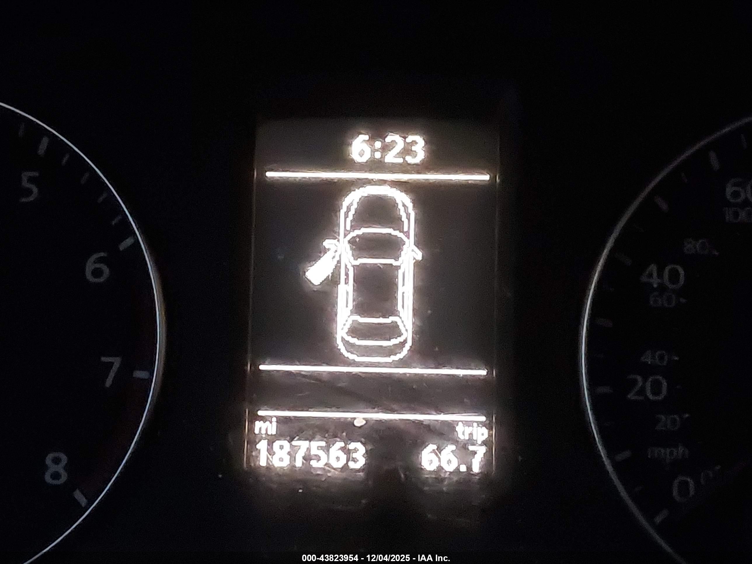 VOLKSWAGEN PASSAT image 7