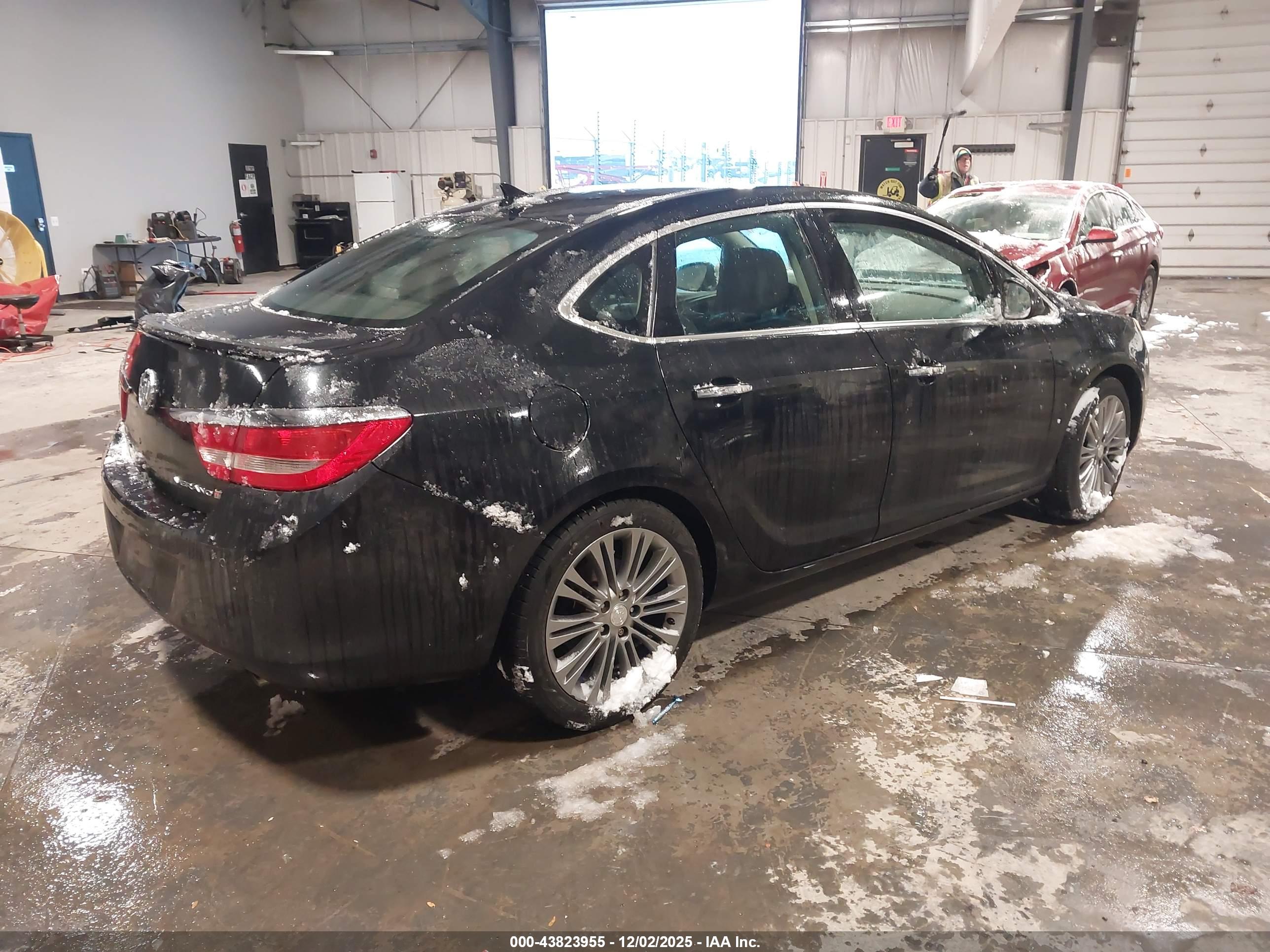 BUICK VERANO image 4