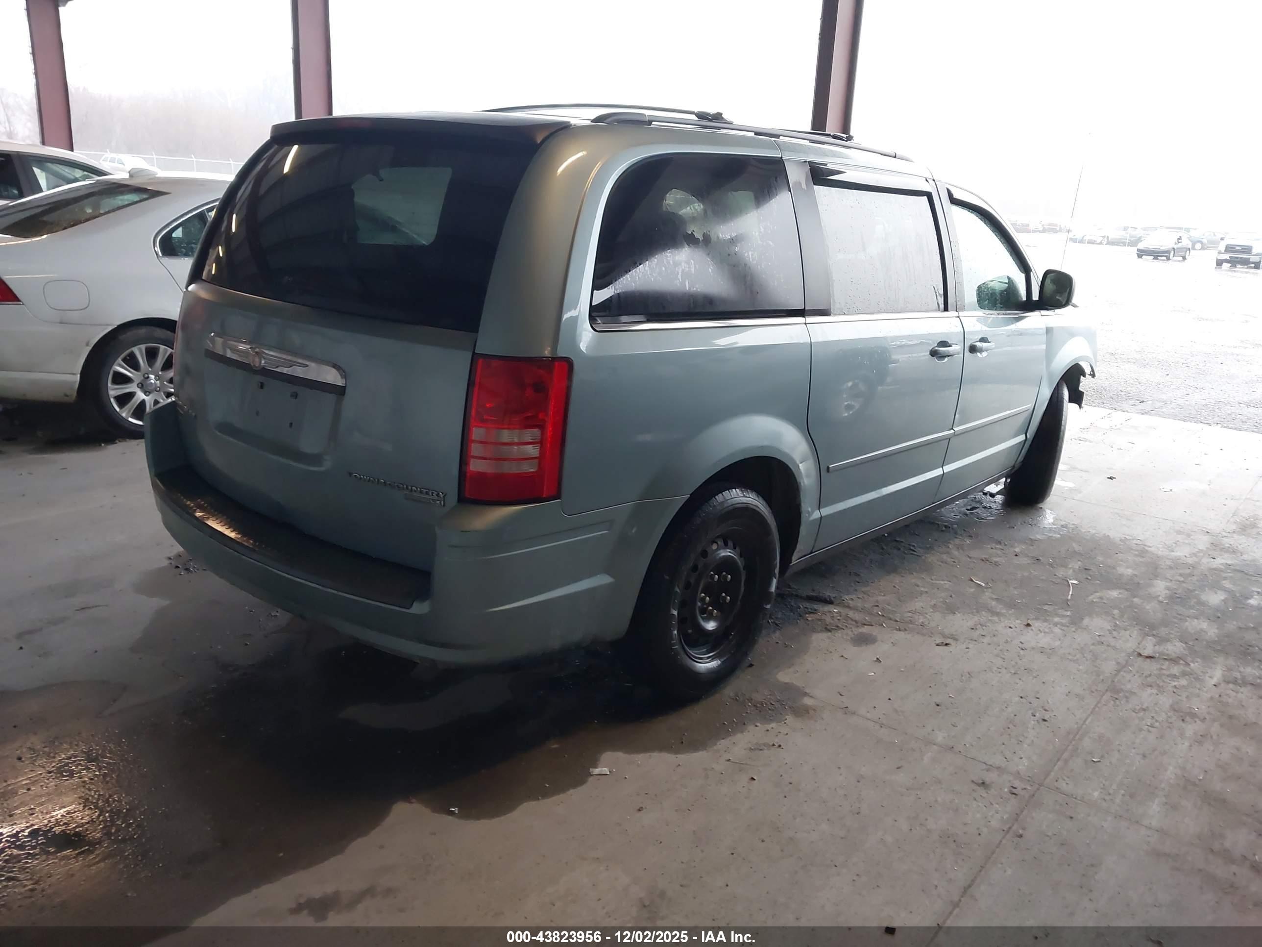 CHRYSLER TOWN image 4