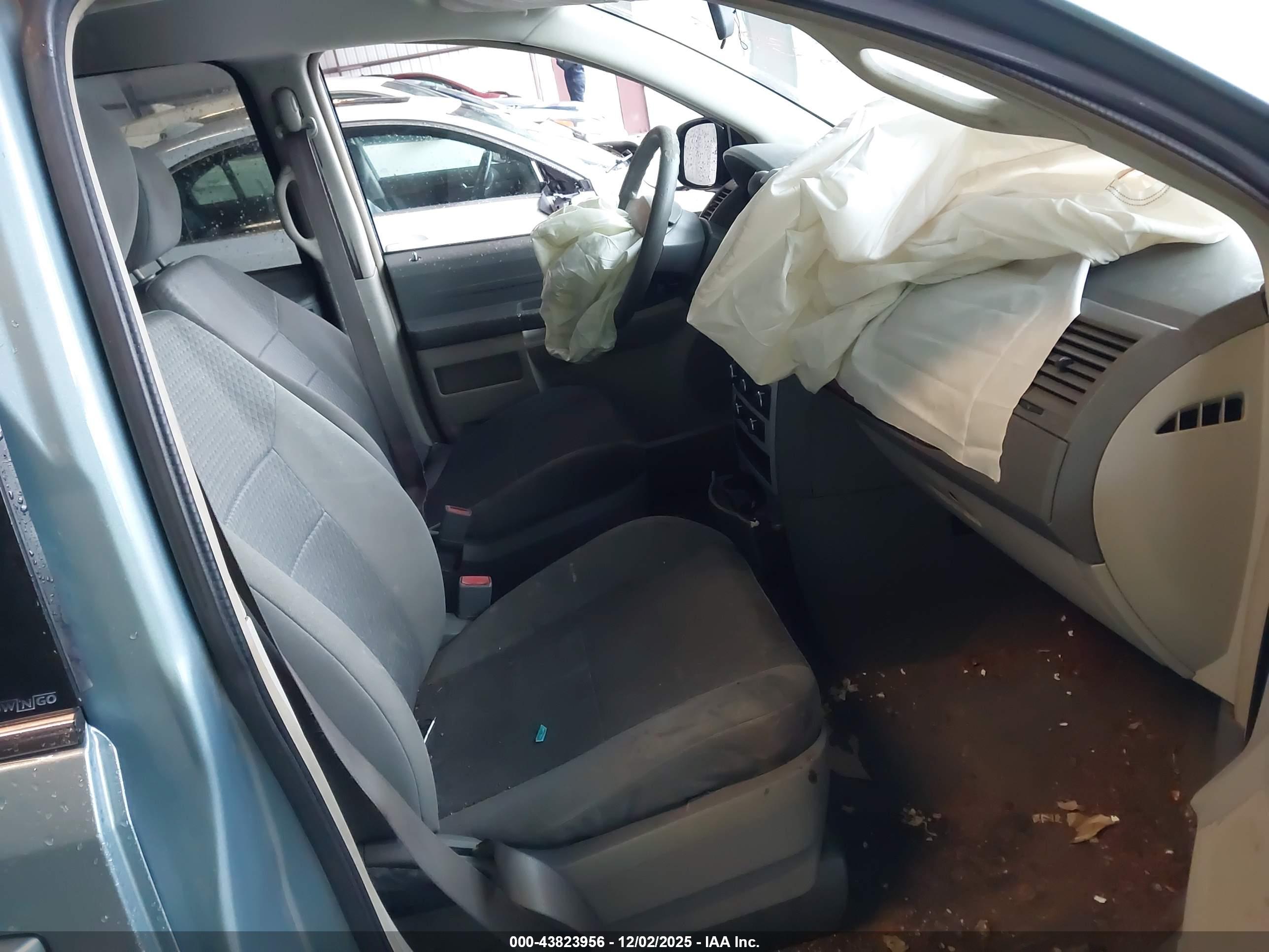 CHRYSLER TOWN image 5