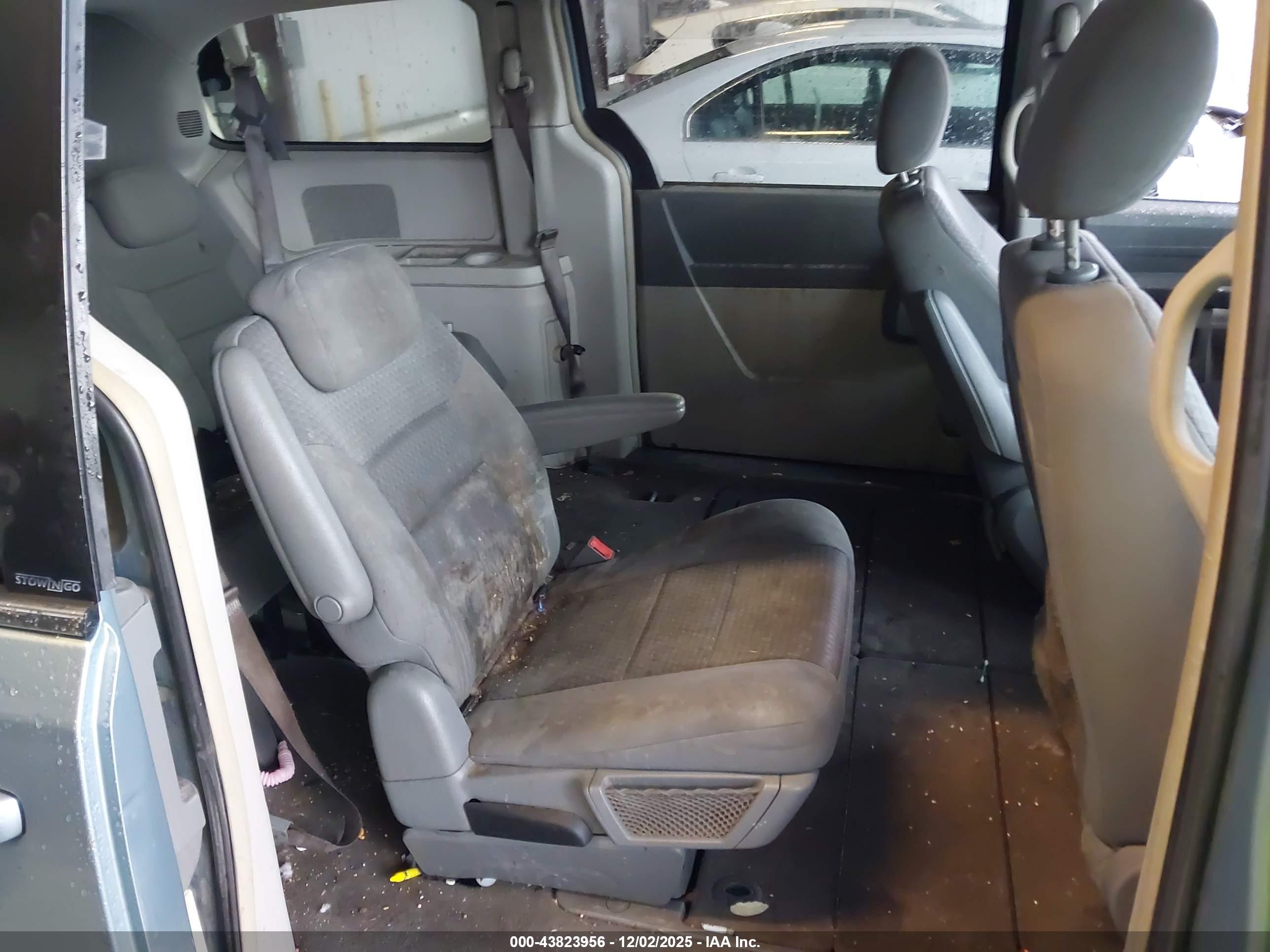 CHRYSLER TOWN image 8