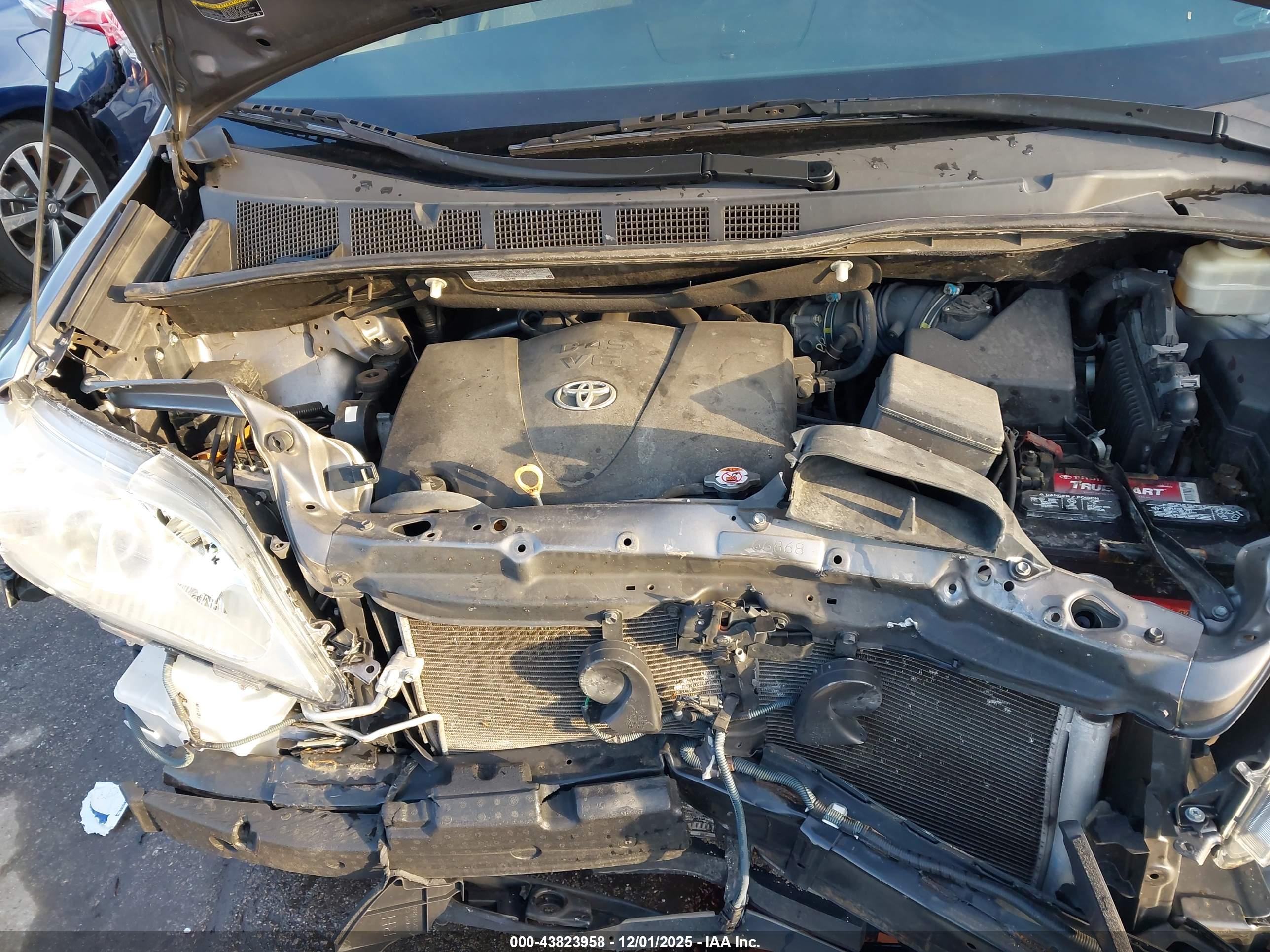 TOYOTA SIENNA image 10