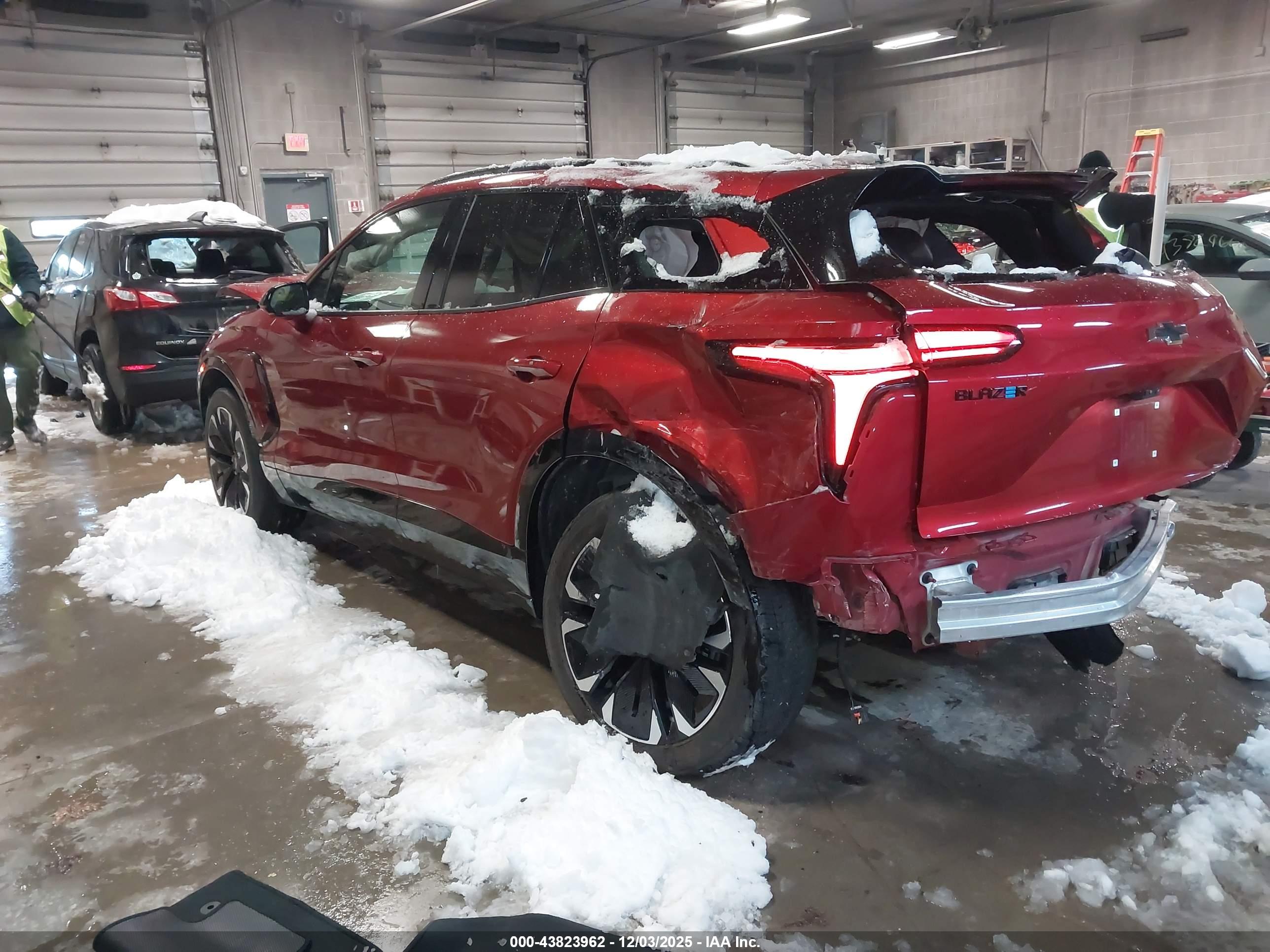CHEVROLET BLAZER image 3