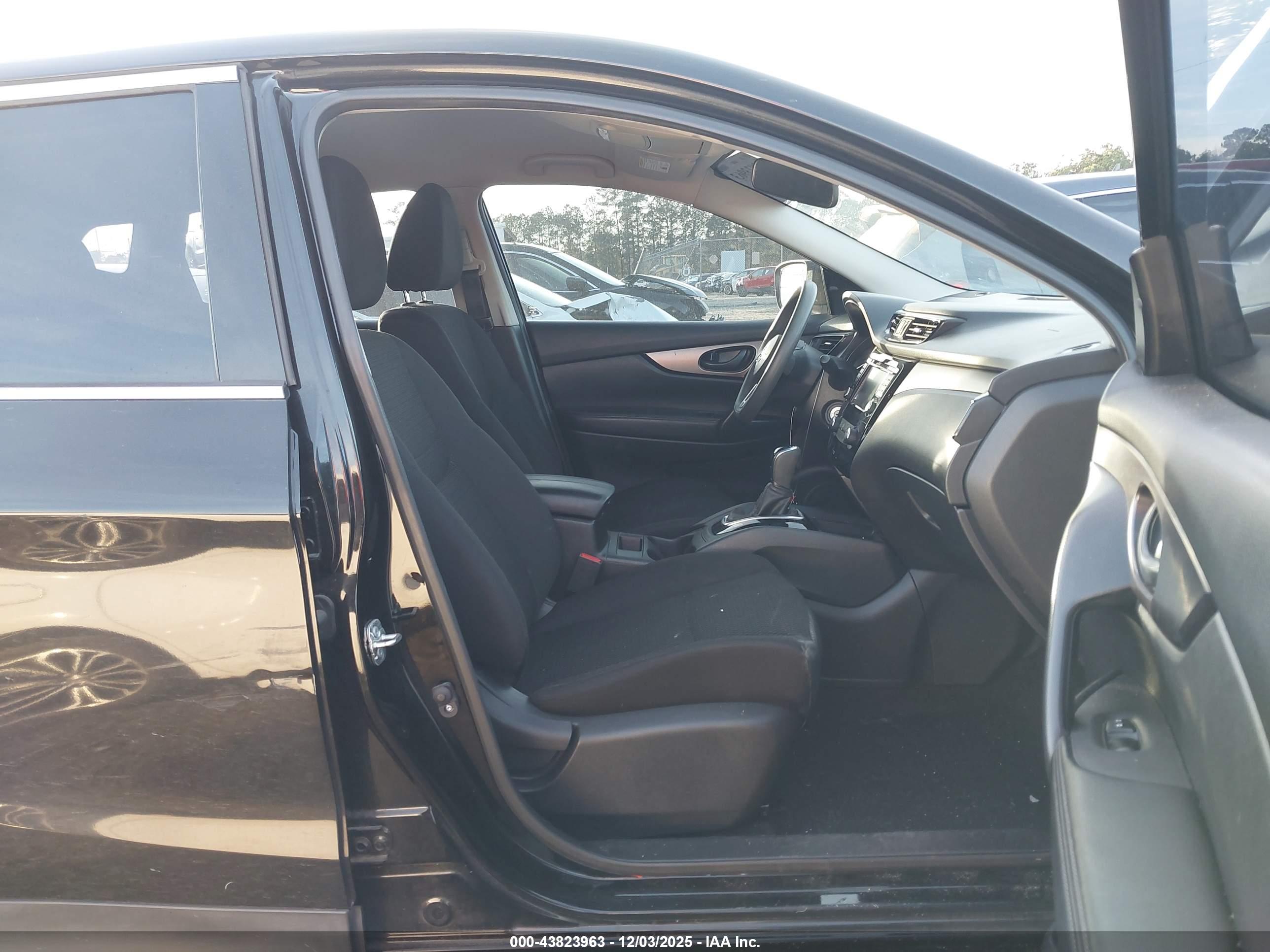 NISSAN ROGUE image 5