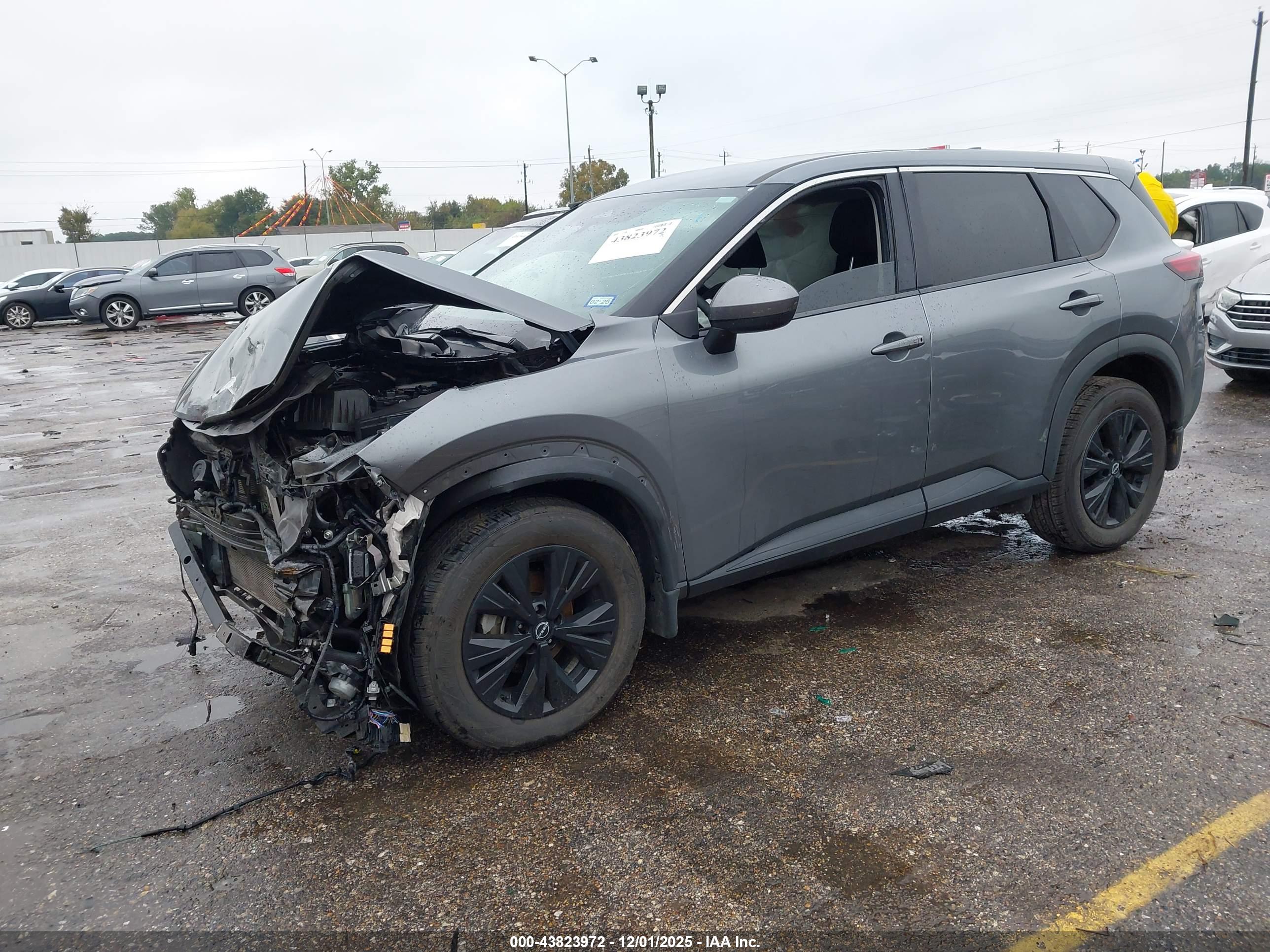 NISSAN ROGUE image 2