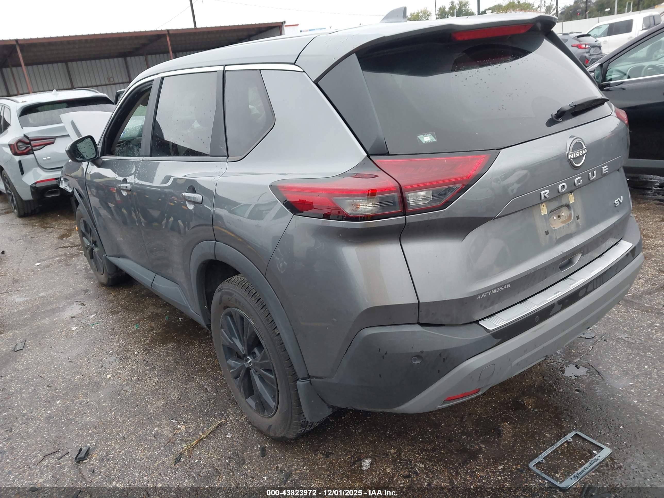 NISSAN ROGUE image 3