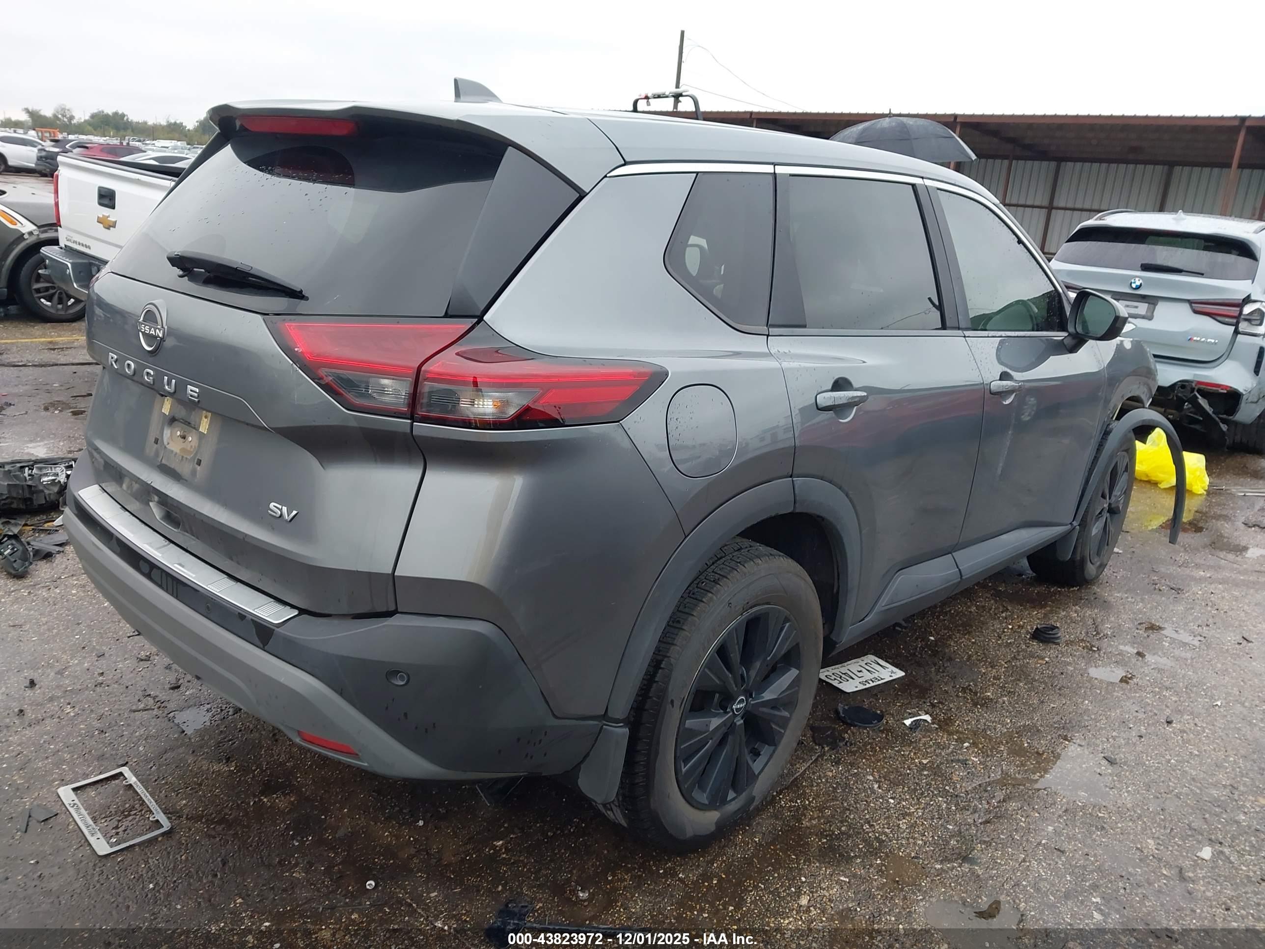 NISSAN ROGUE image 4