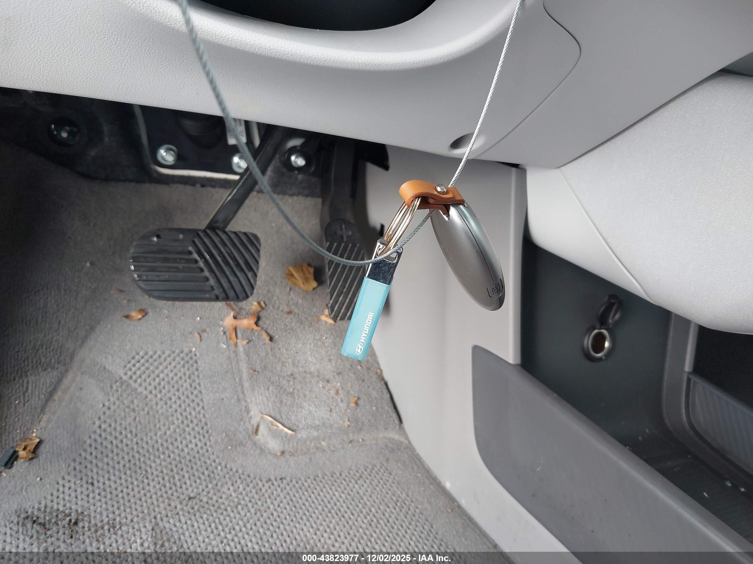 HYUNDAI IONIQ image 11