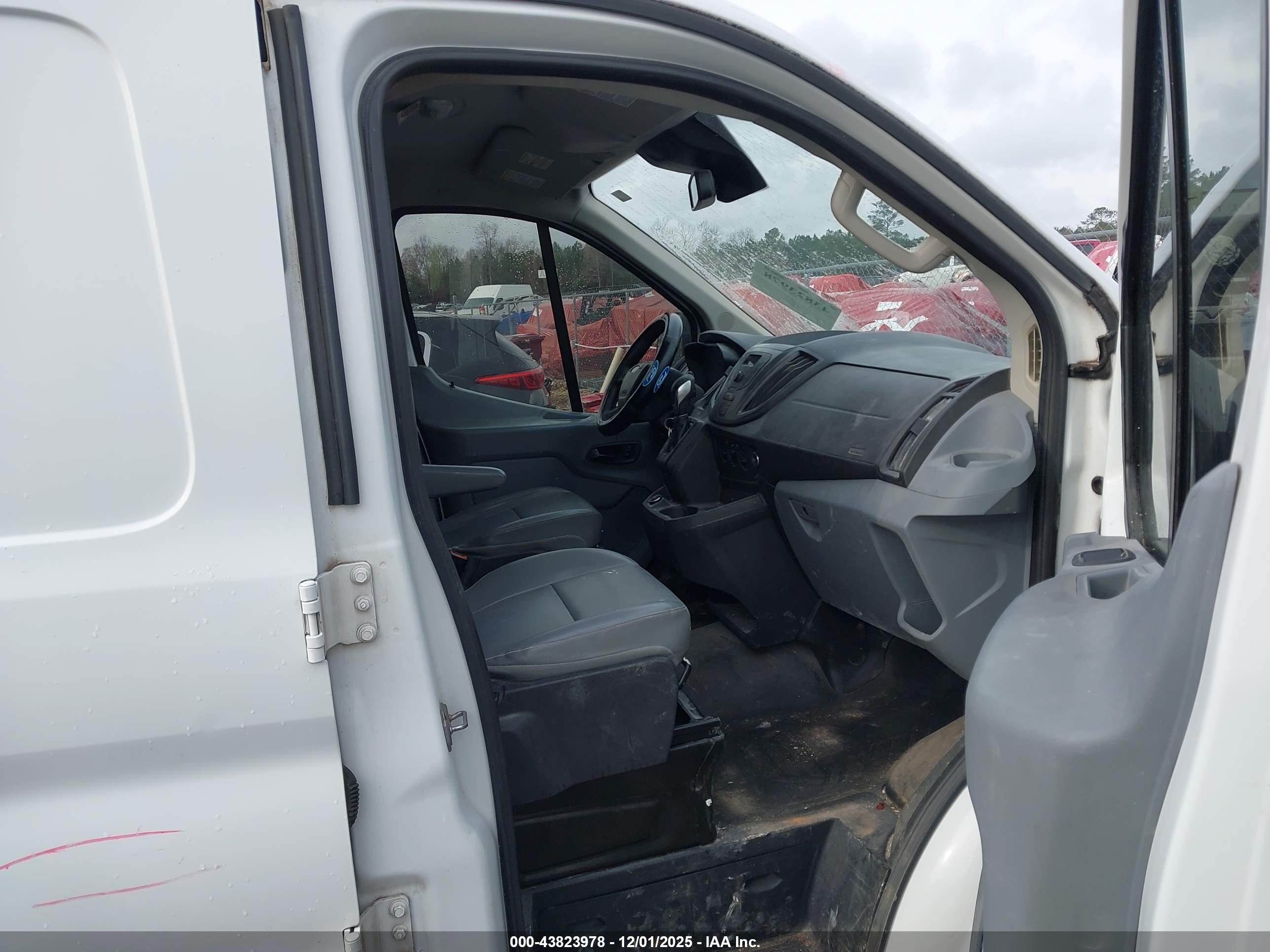 FORD TRANSIT-250 image 5