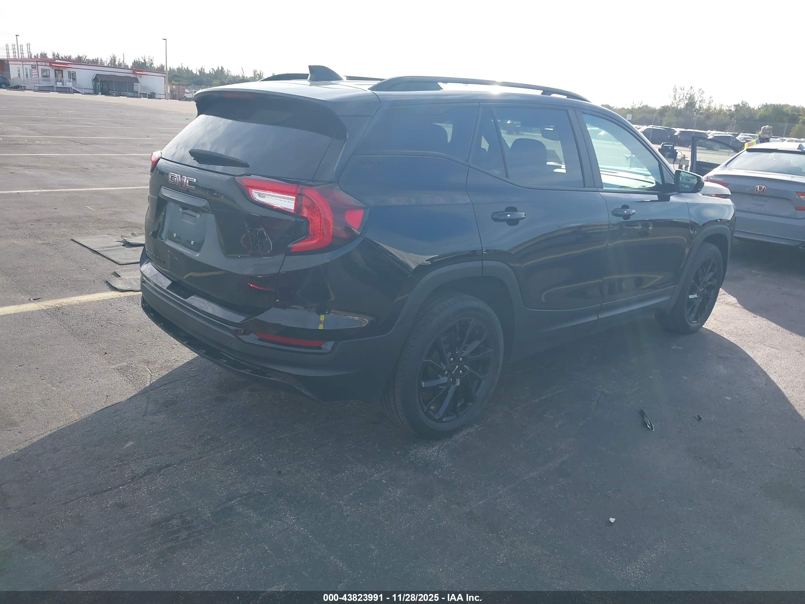 GMC TERRAIN image 4