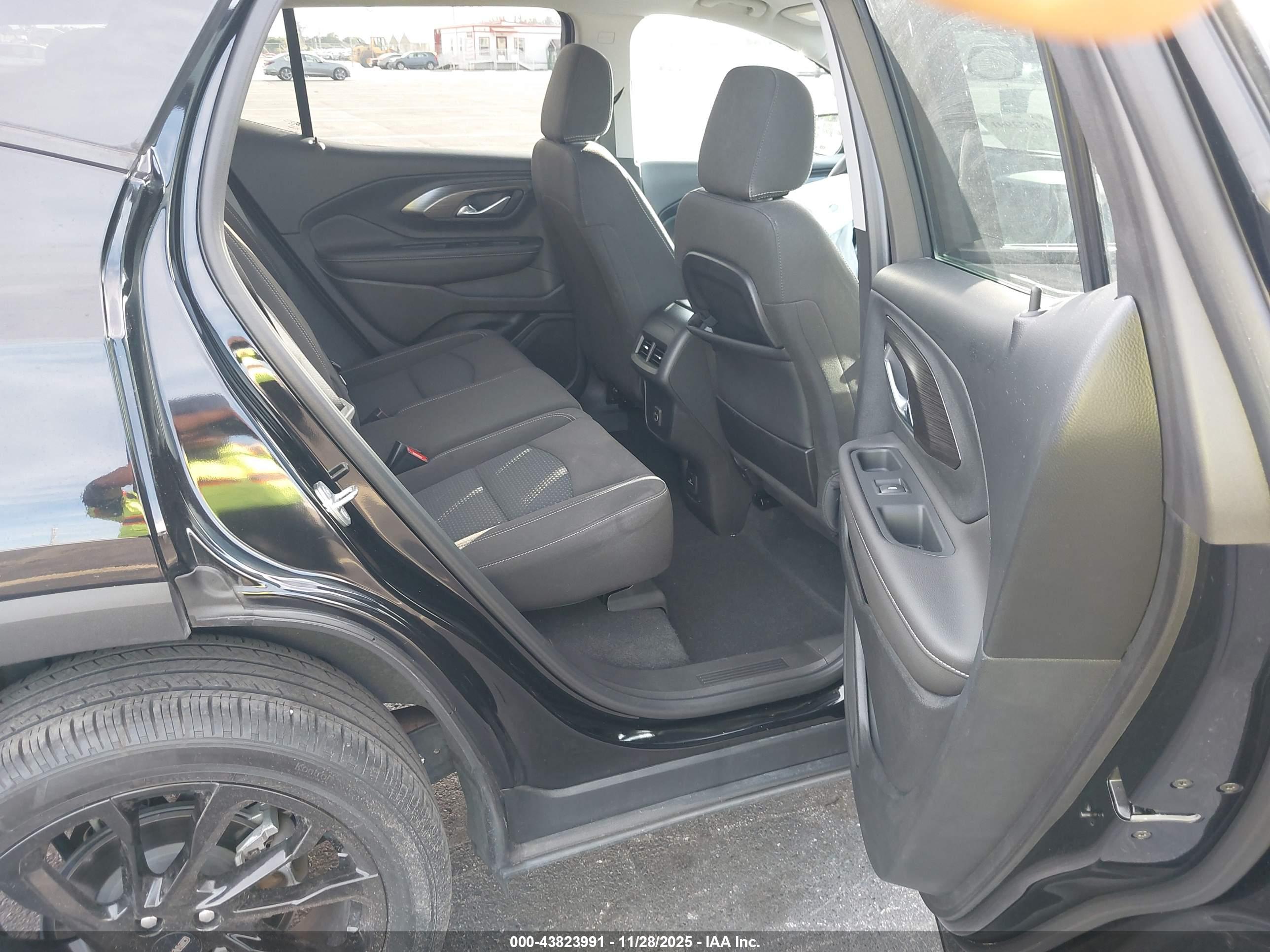 GMC TERRAIN image 8