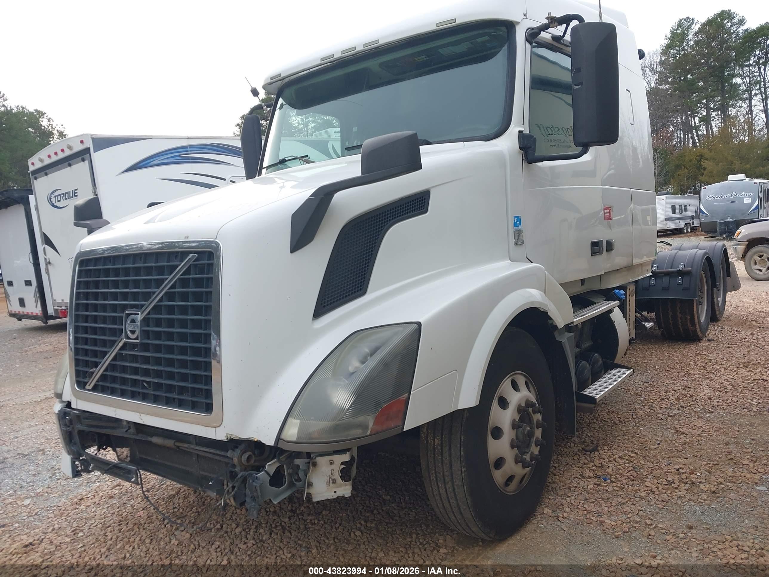 VOLVO VN image 2