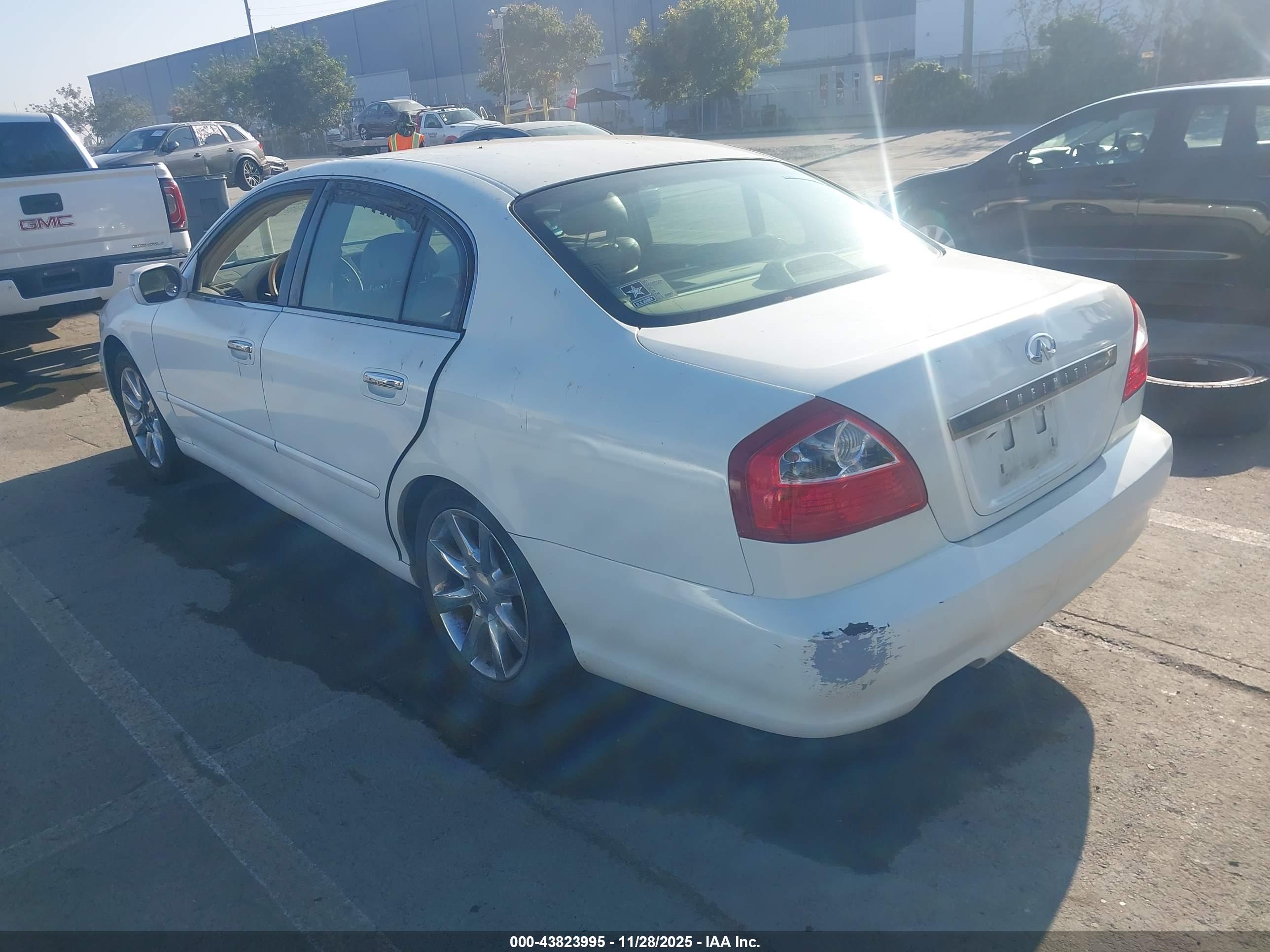 INFINITI Q45 image 3