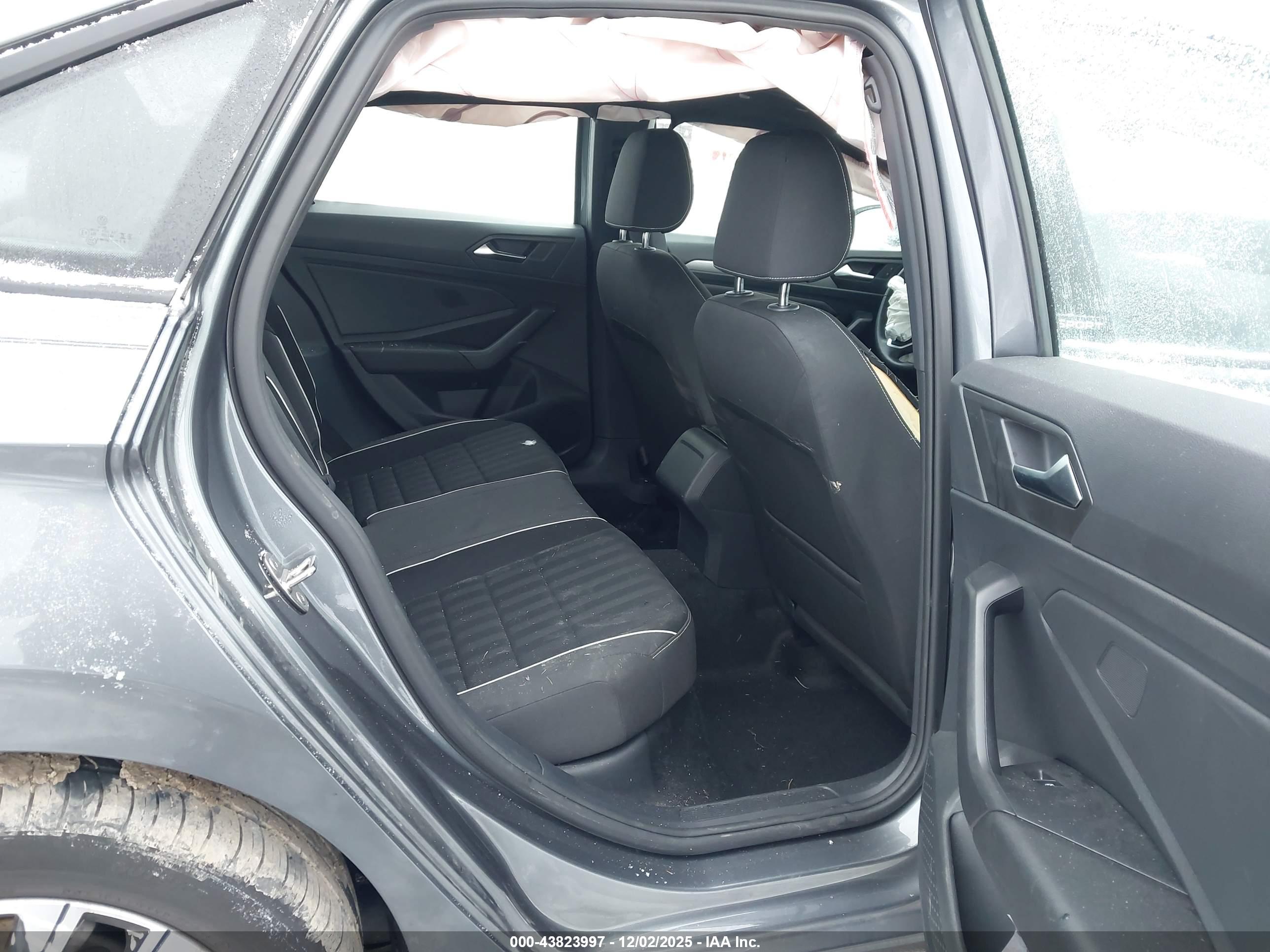 VOLKSWAGEN JETTA image 8