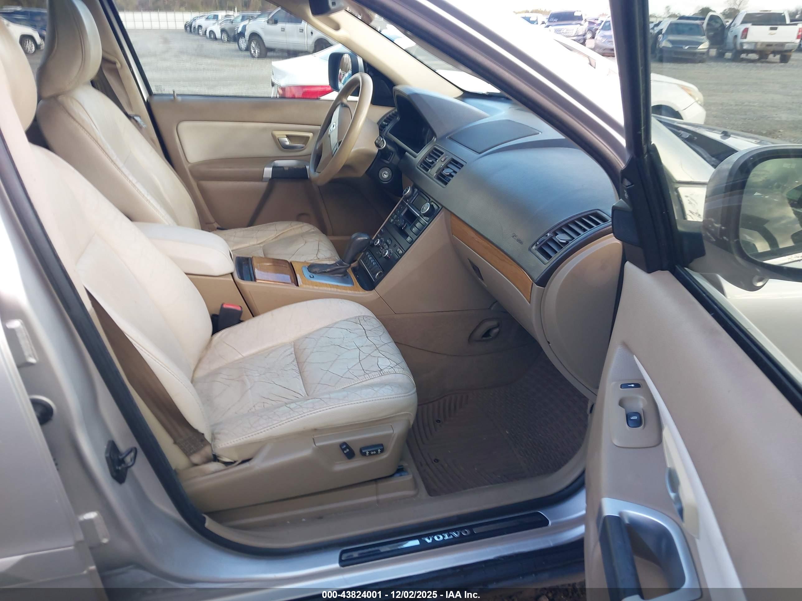 VOLVO XC90 image 5