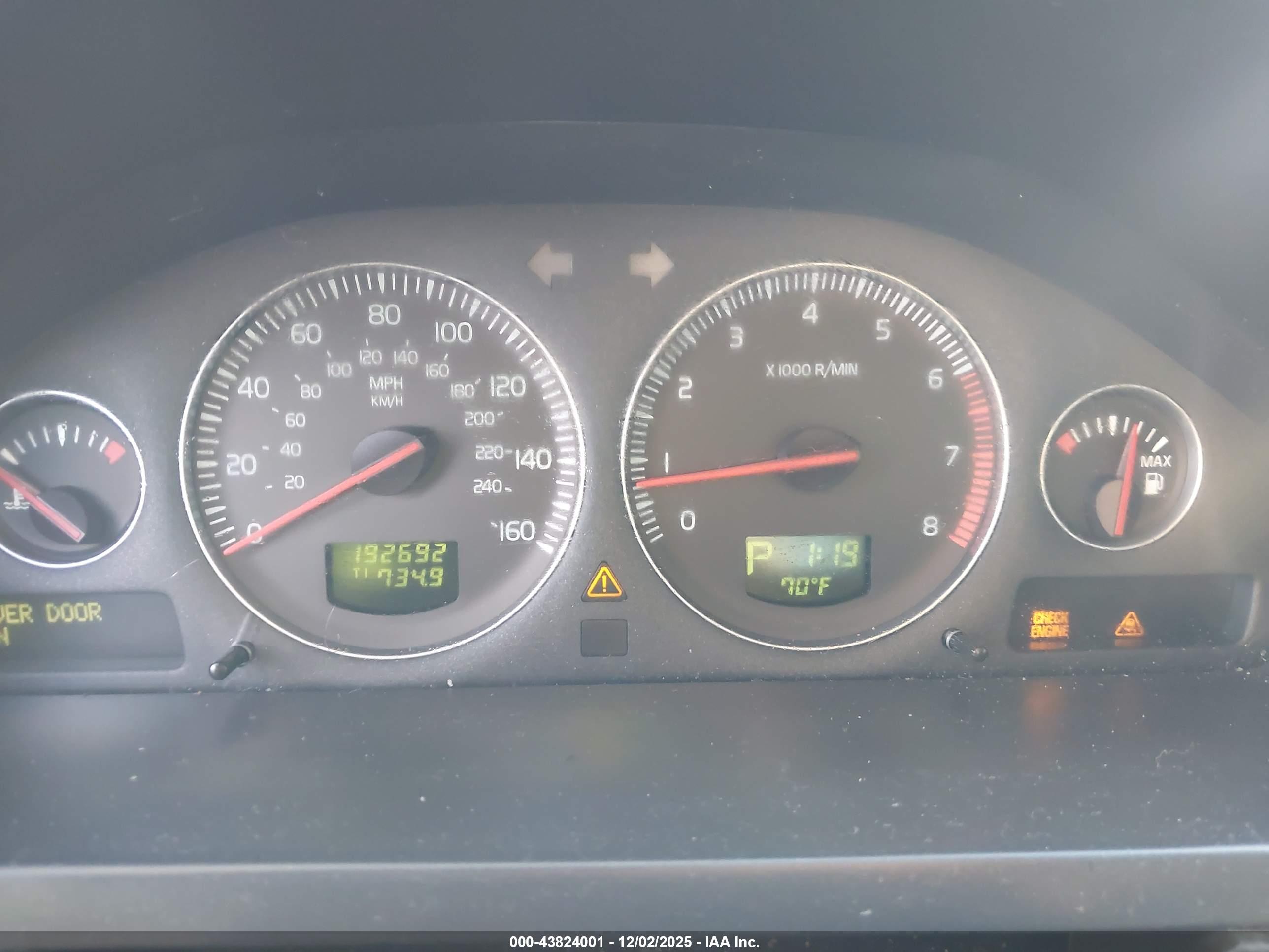 VOLVO XC90 image 7