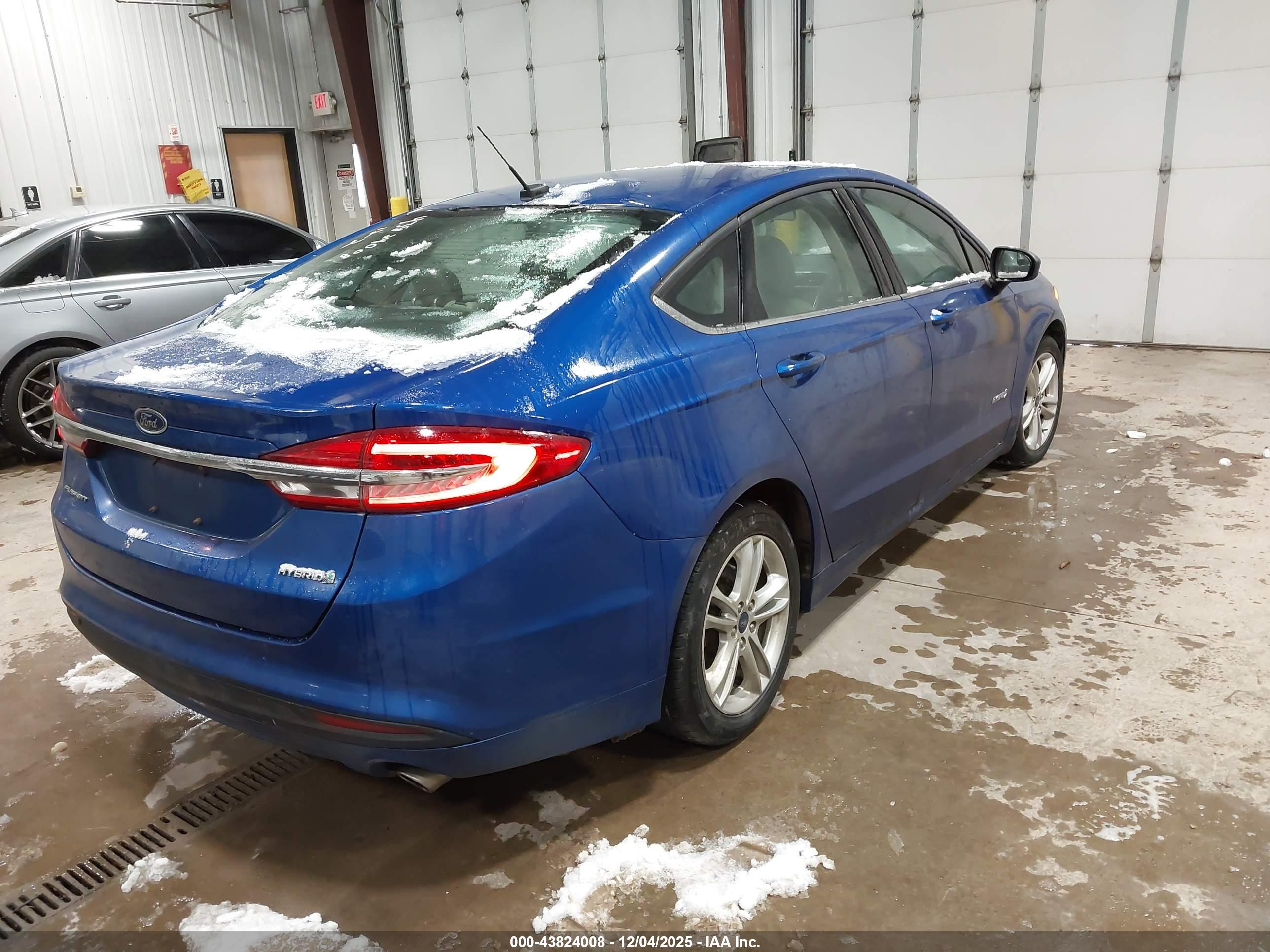 FORD FUSION image 4