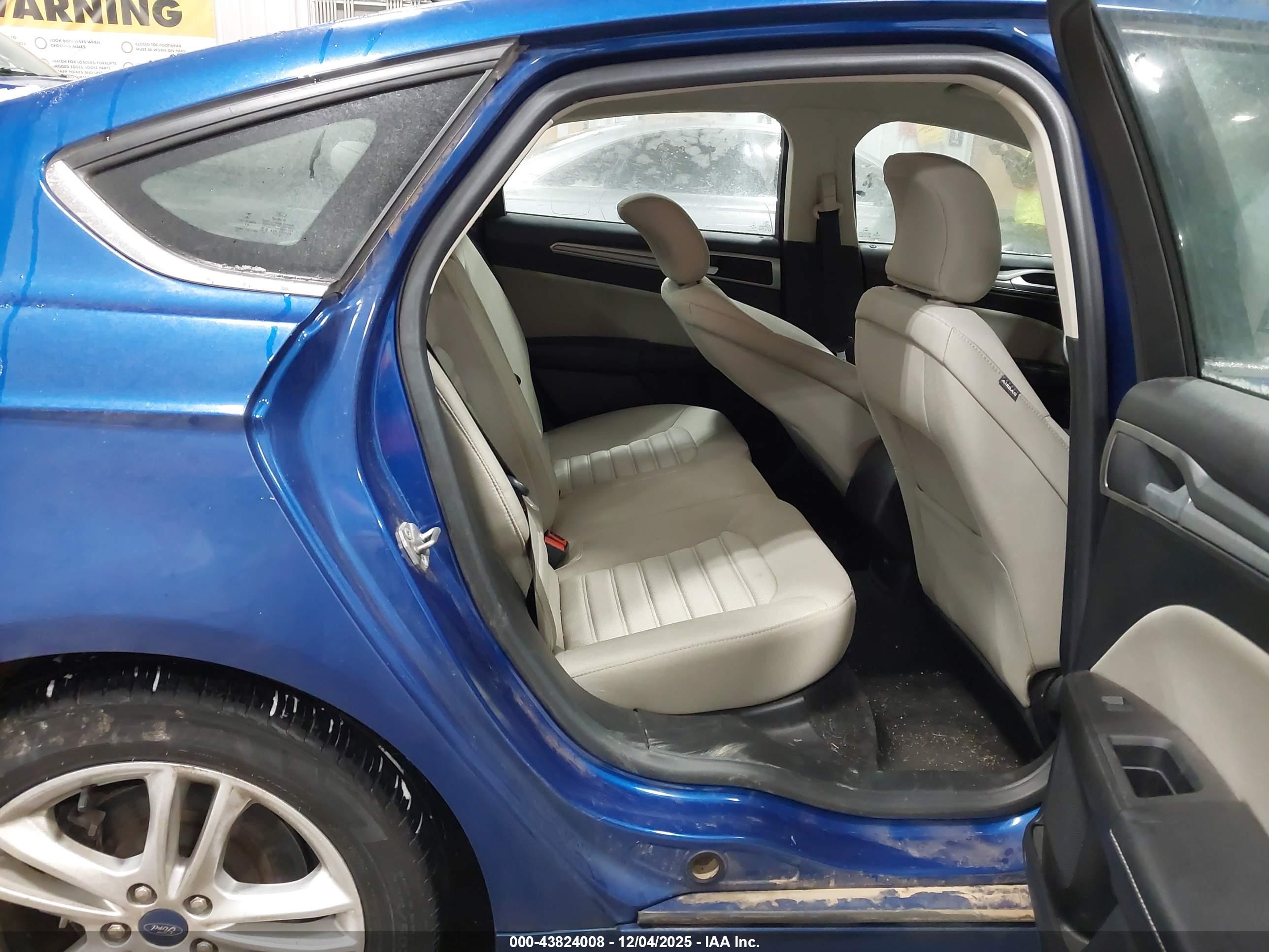FORD FUSION image 8