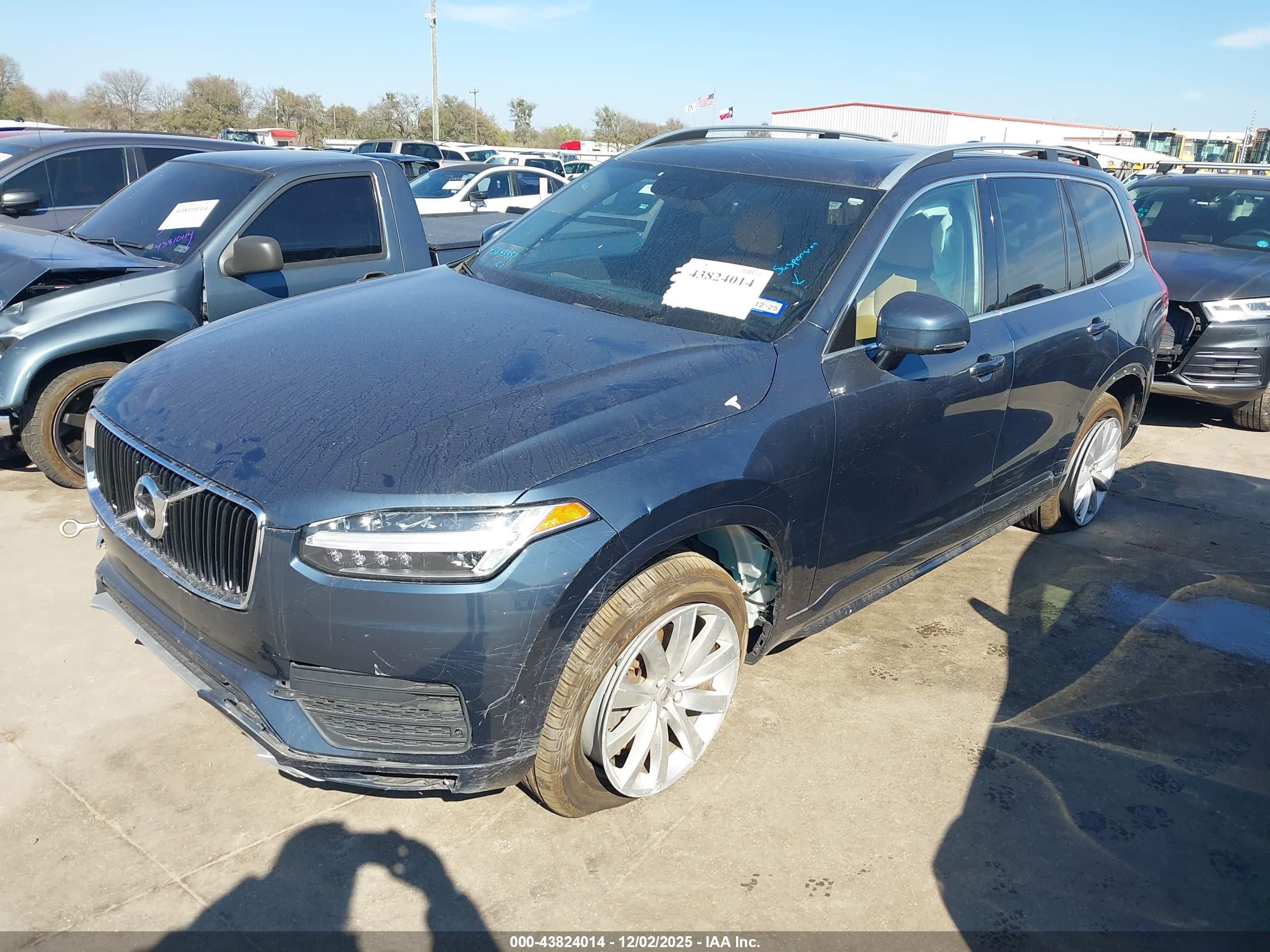 VOLVO XC90 image 2