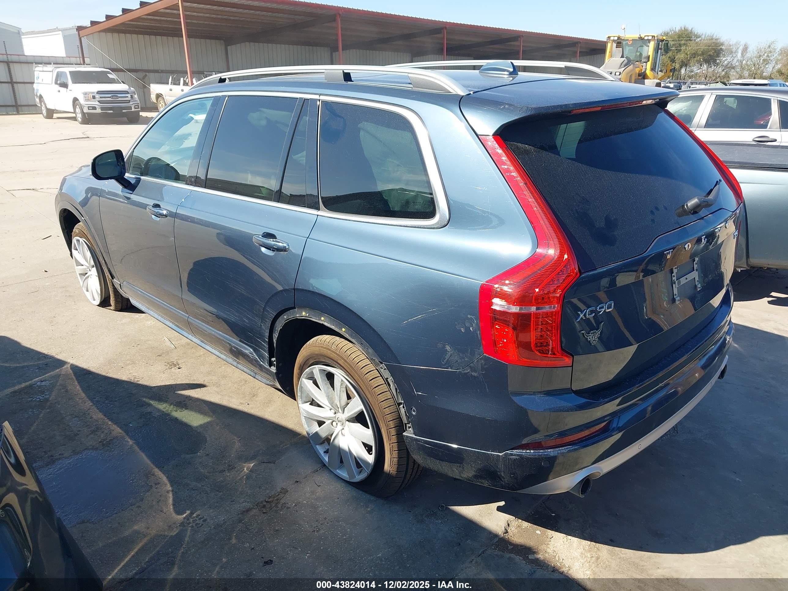 VOLVO XC90 image 3