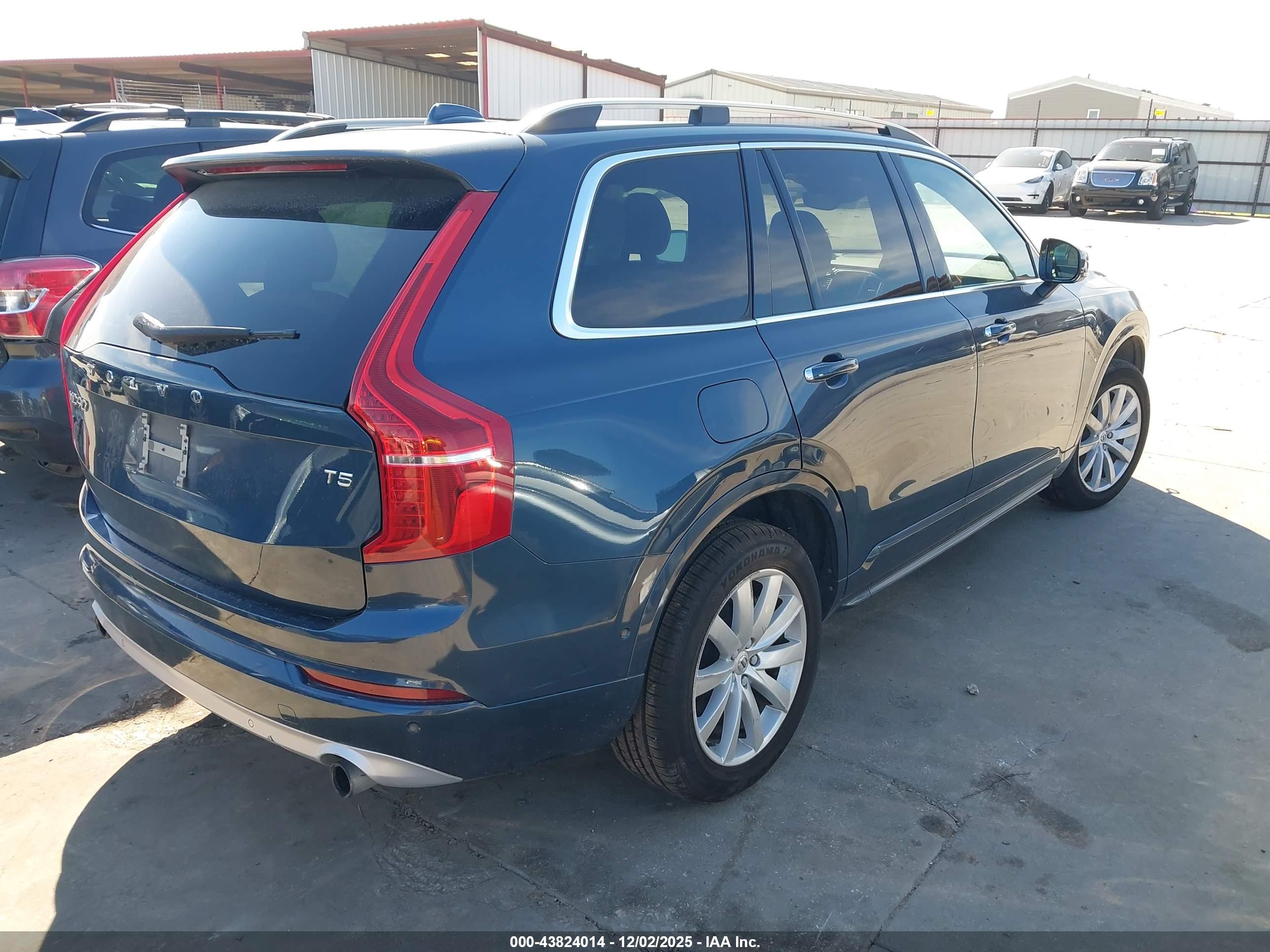 VOLVO XC90 image 4