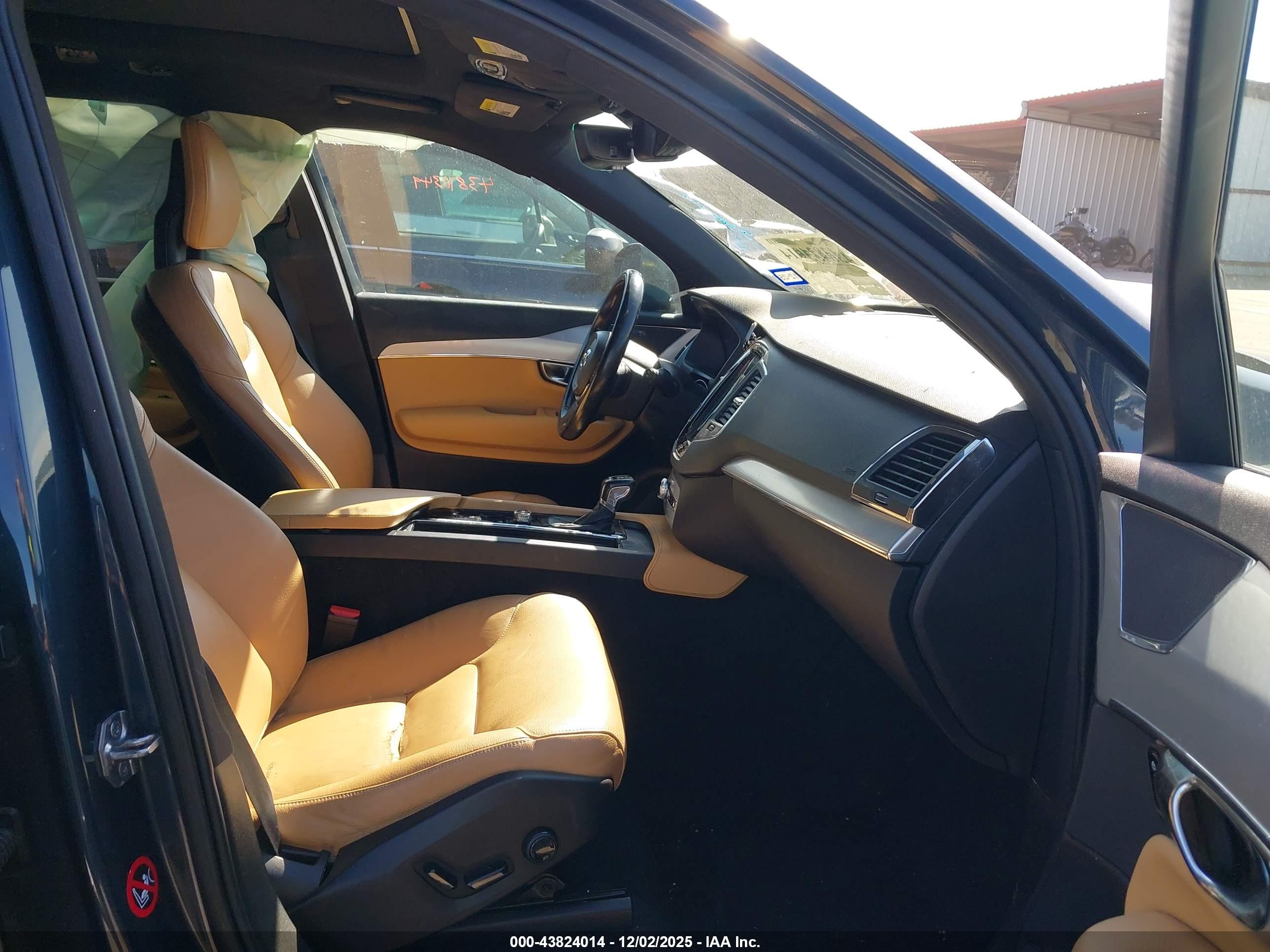 VOLVO XC90 image 5