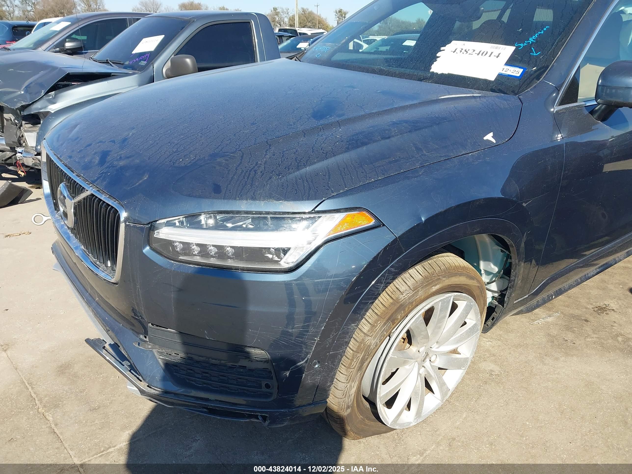 VOLVO XC90 image 6