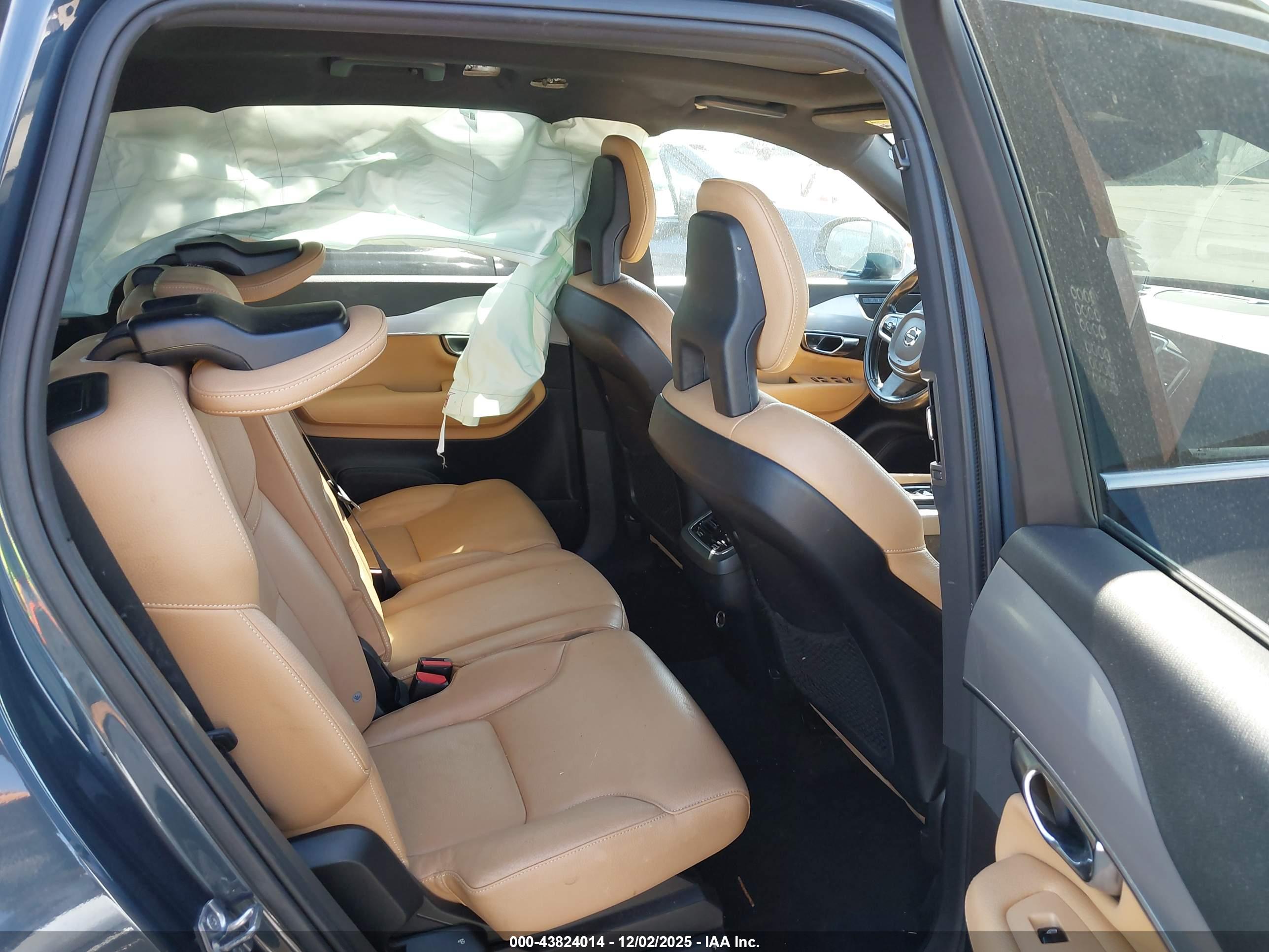 VOLVO XC90 image 8