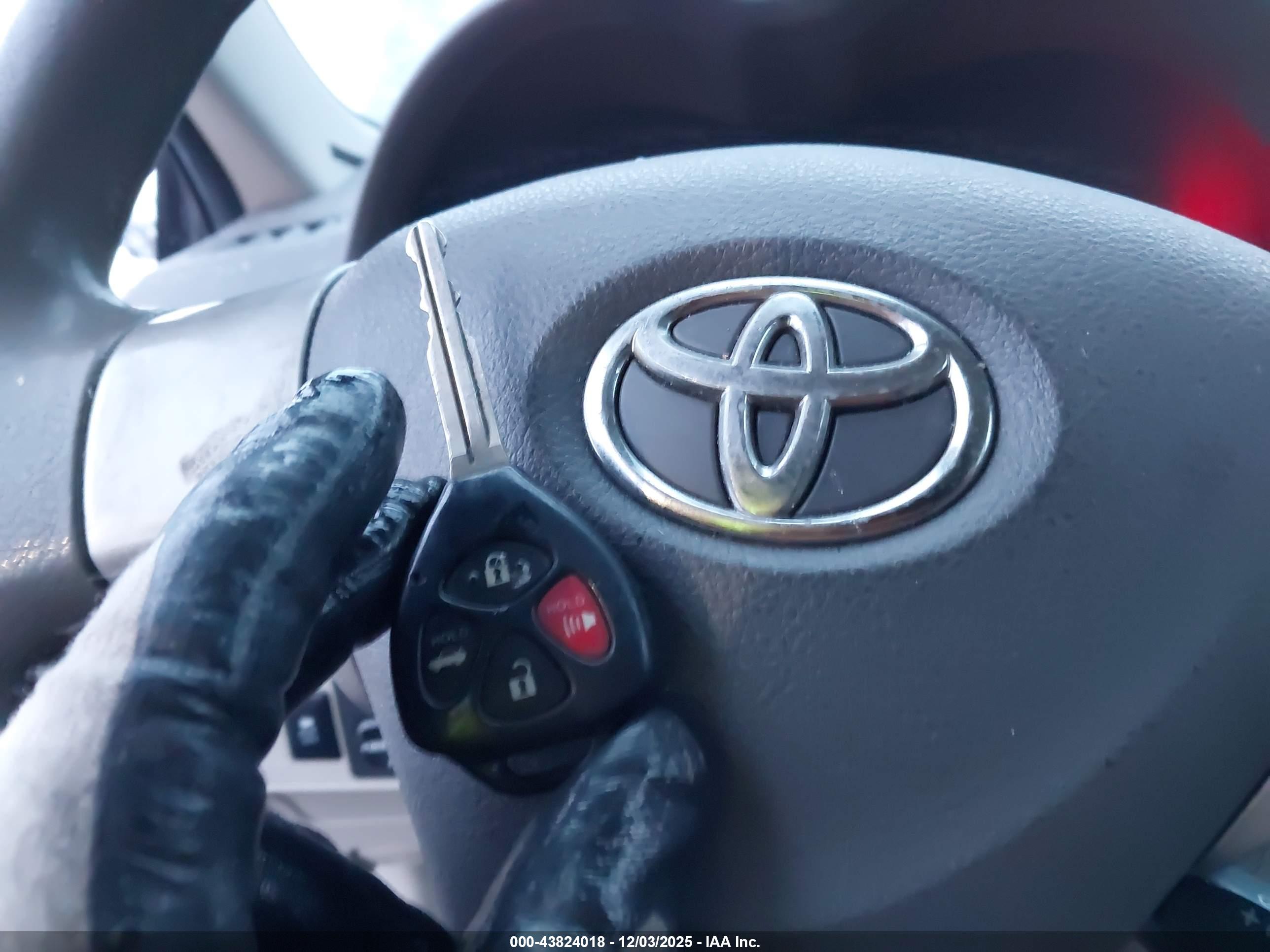 TOYOTA COROLLA image 11