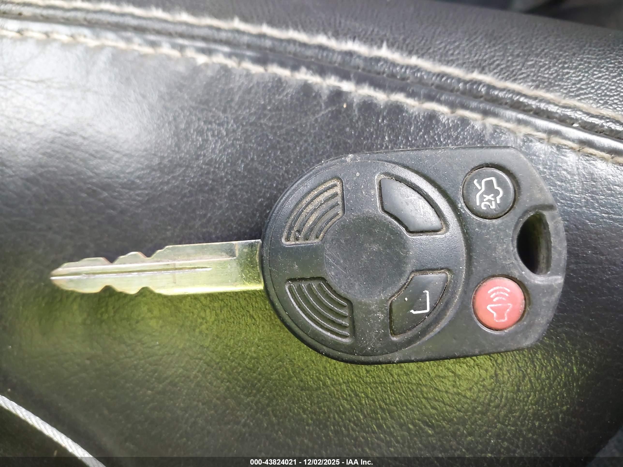 FORD FUSION image 11