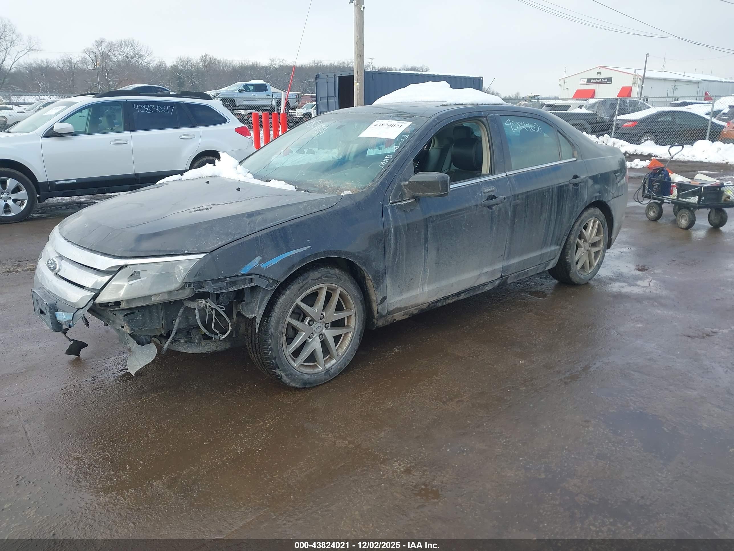 FORD FUSION image 2