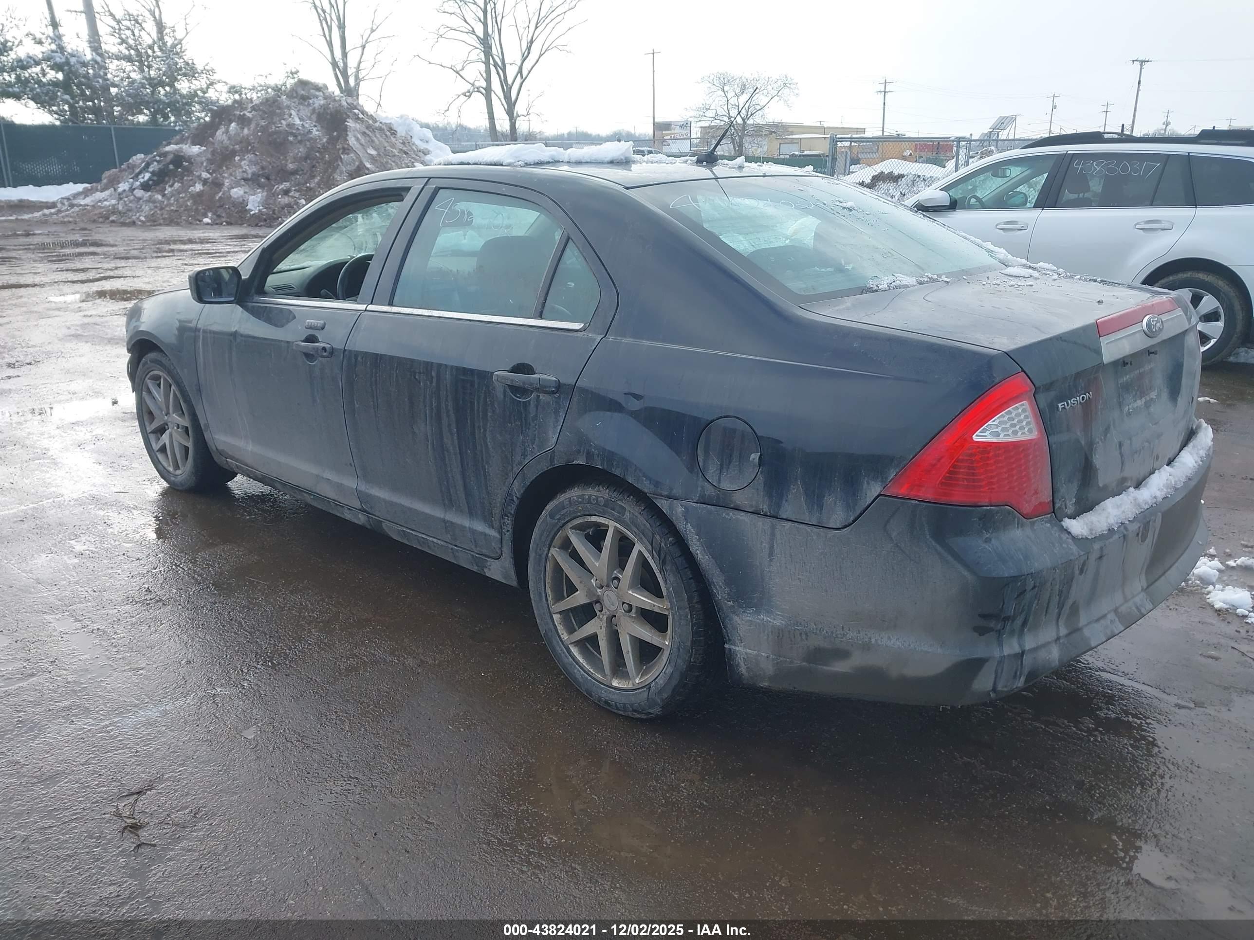 FORD FUSION image 3