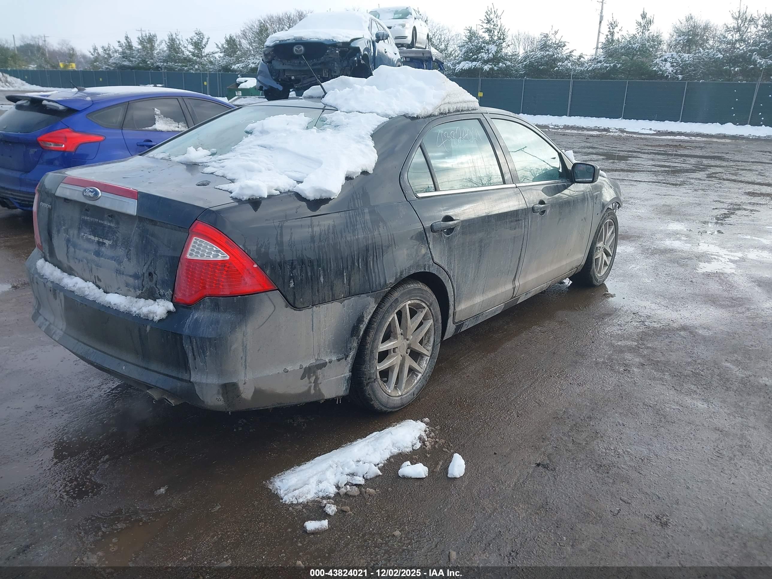 FORD FUSION image 4