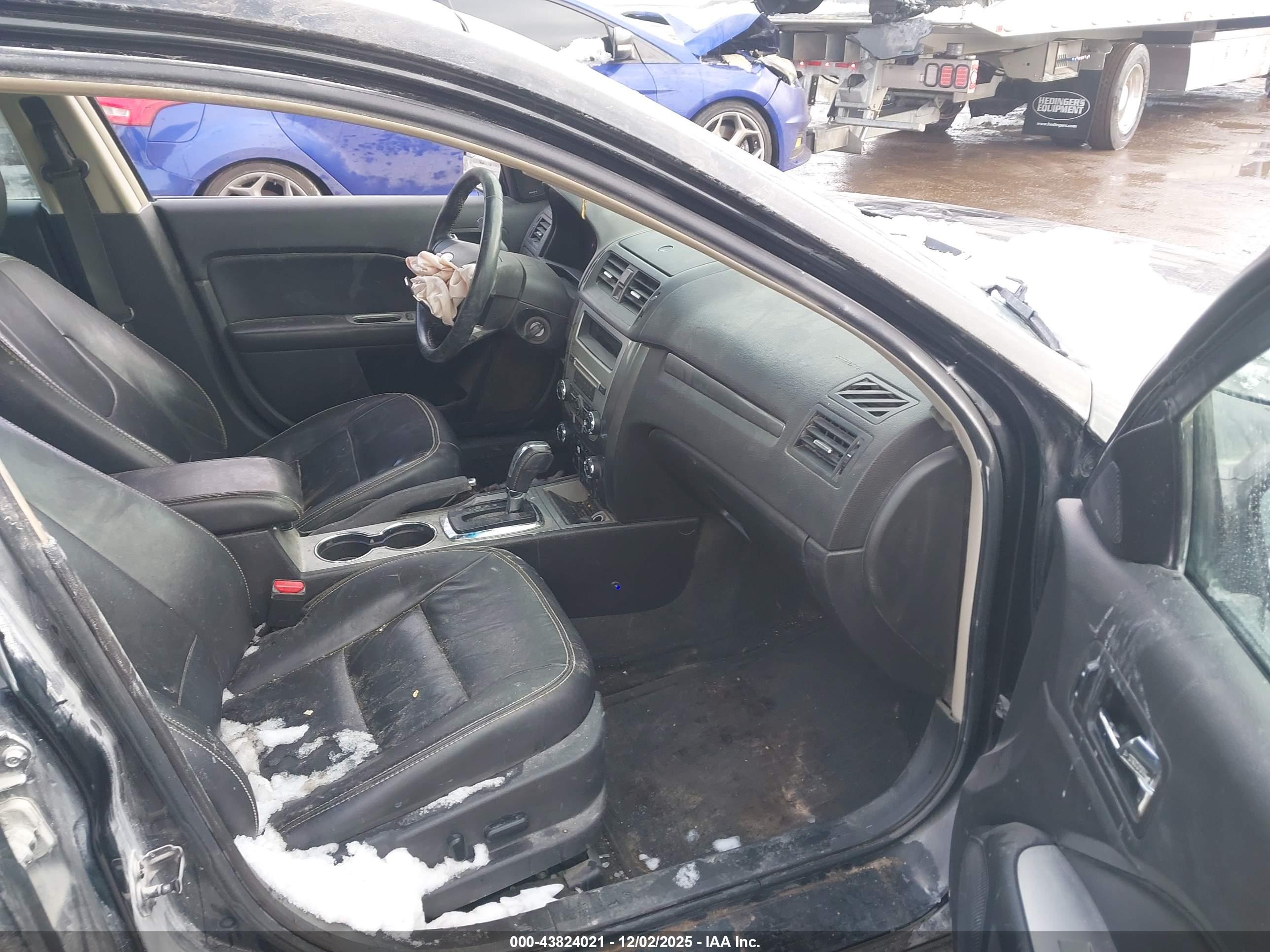 FORD FUSION image 5