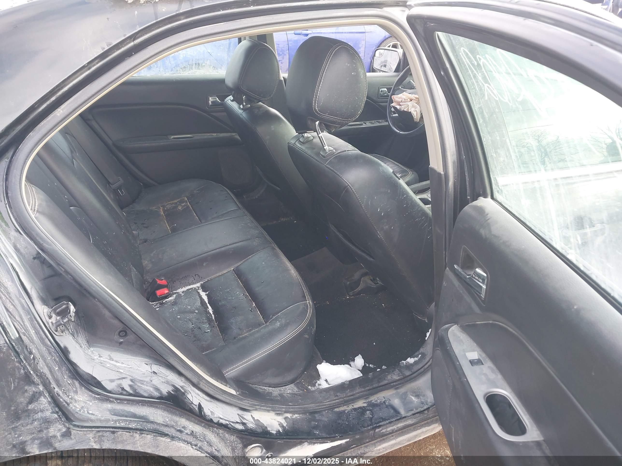 FORD FUSION image 8