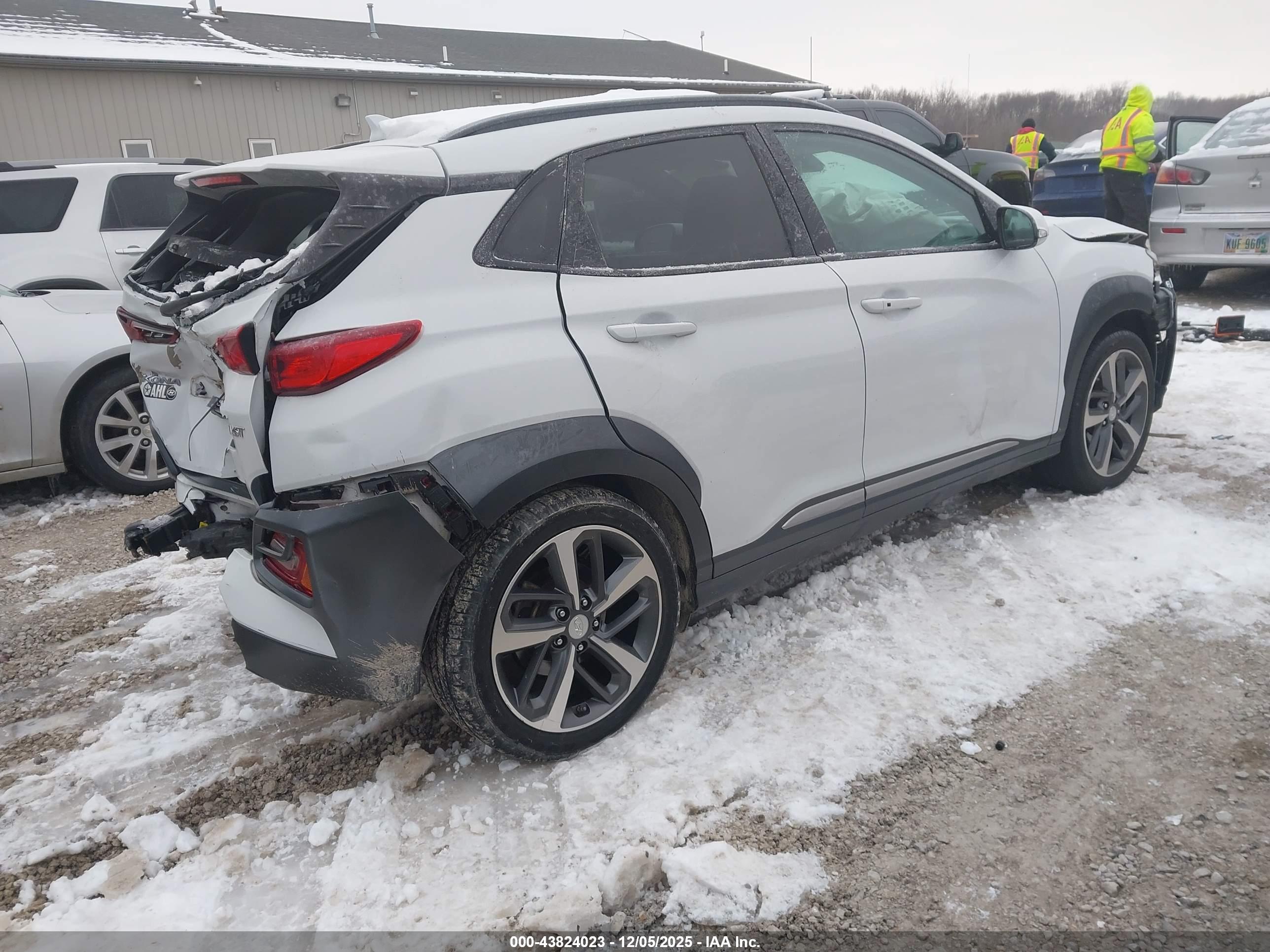 HYUNDAI KONA image 4