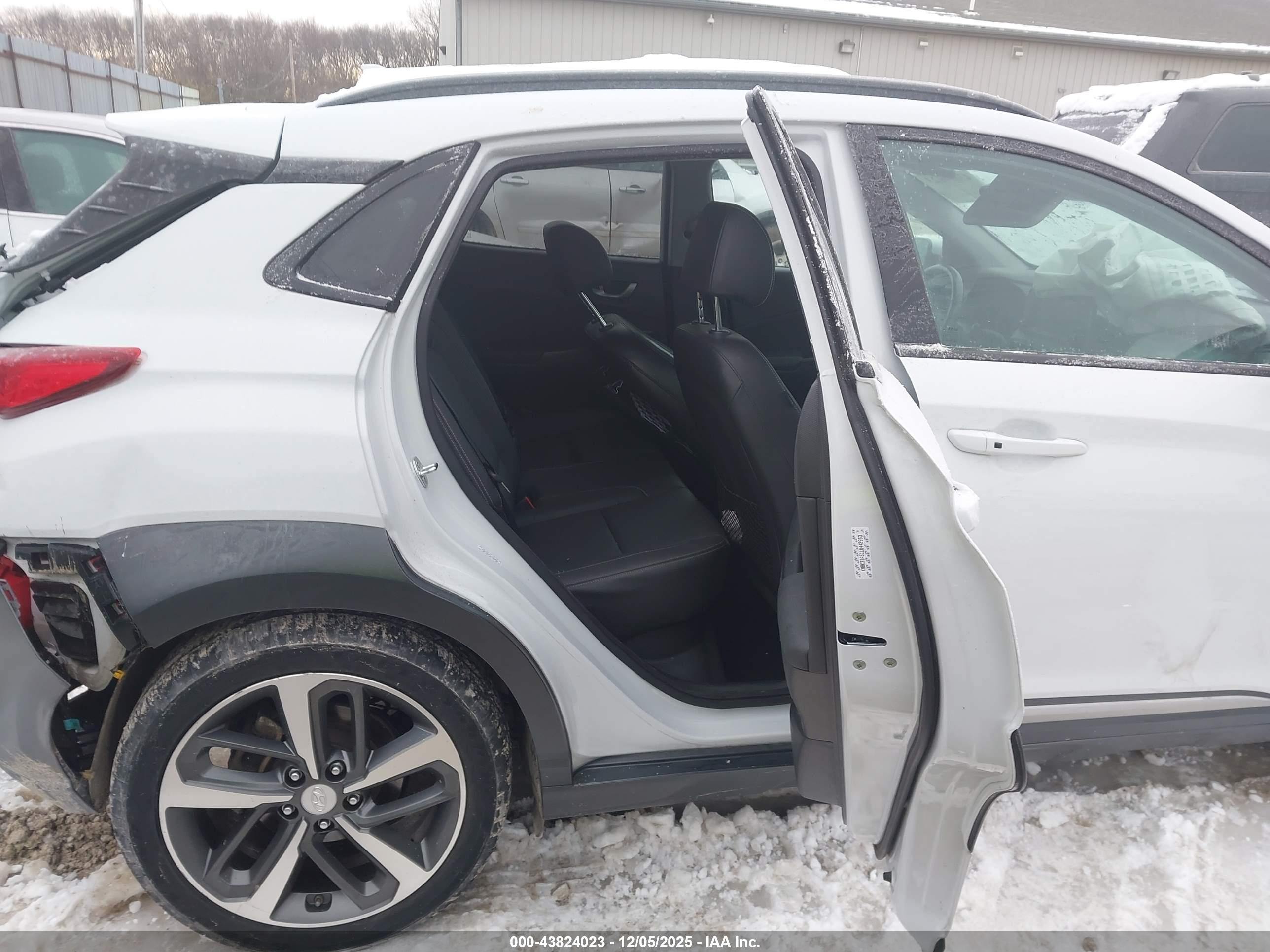 HYUNDAI KONA image 8