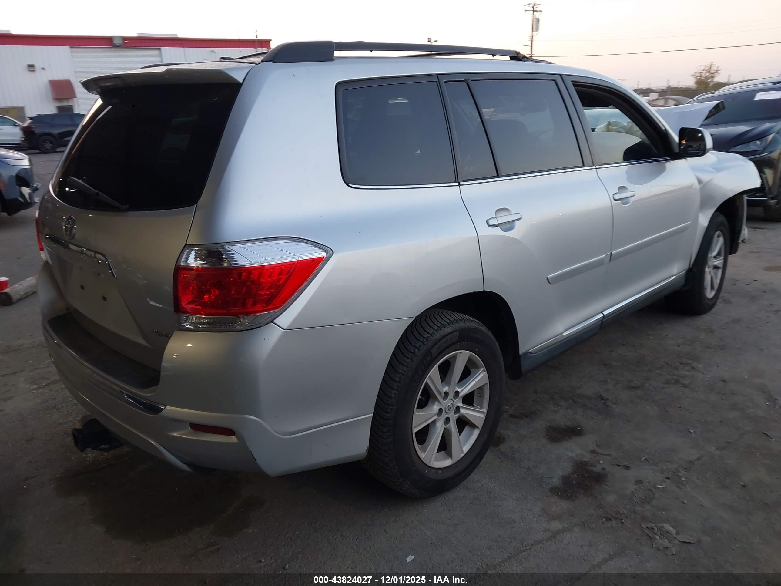 TOYOTA HIGHLANDER image 4