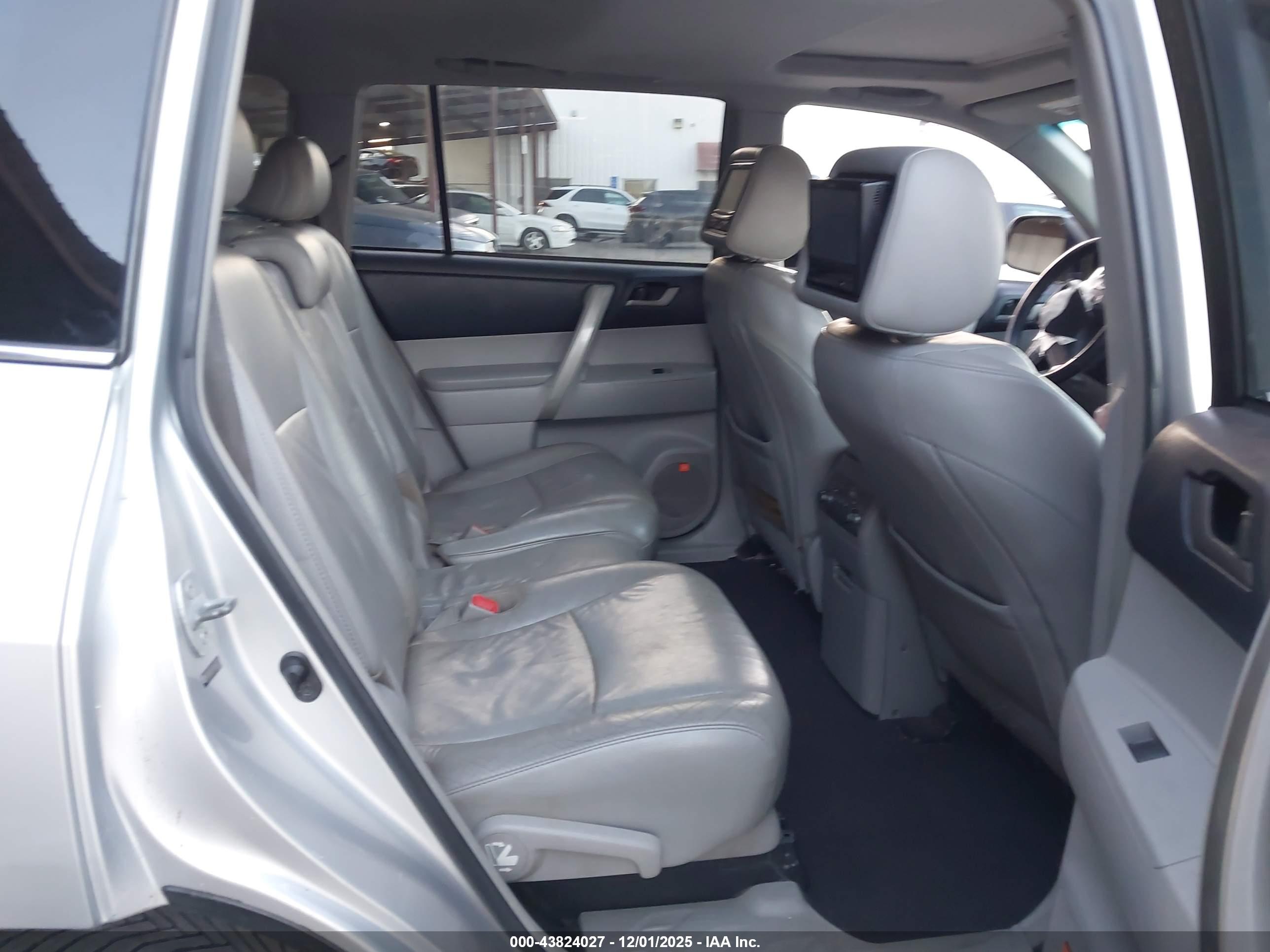 TOYOTA HIGHLANDER image 8