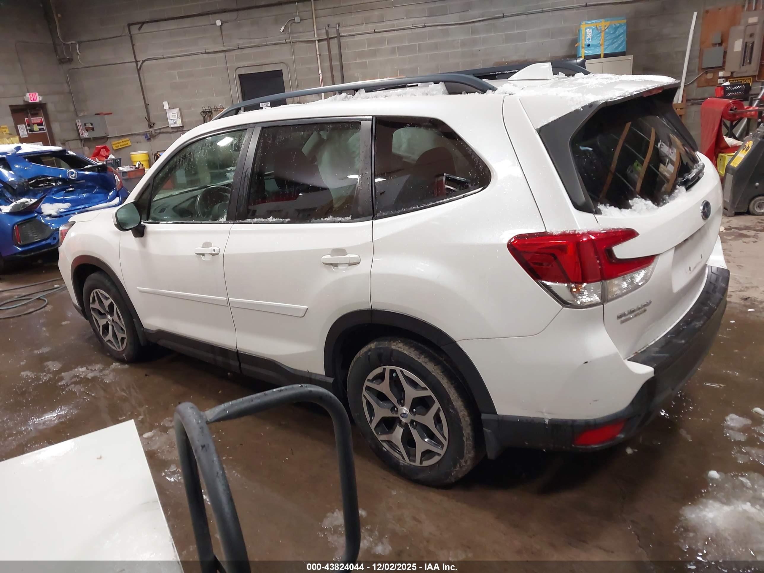 SUBARU FORESTER image 3