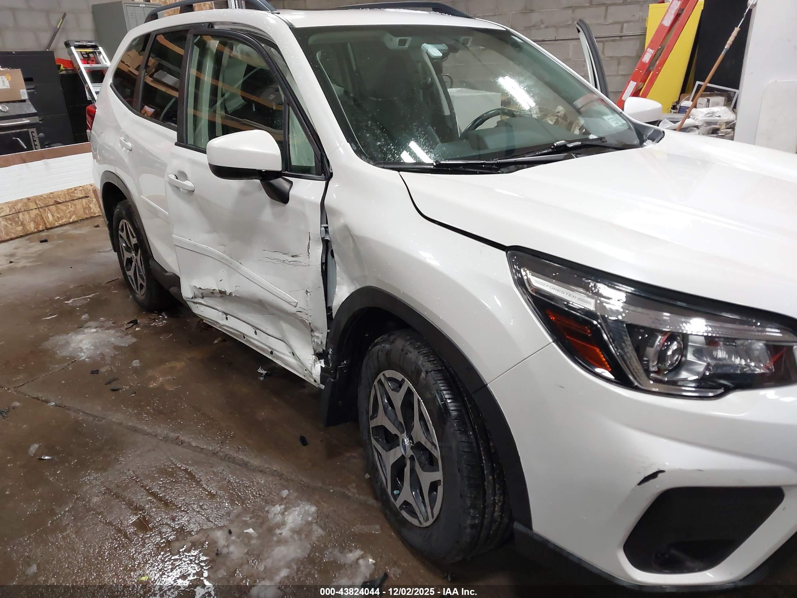 SUBARU FORESTER image 6