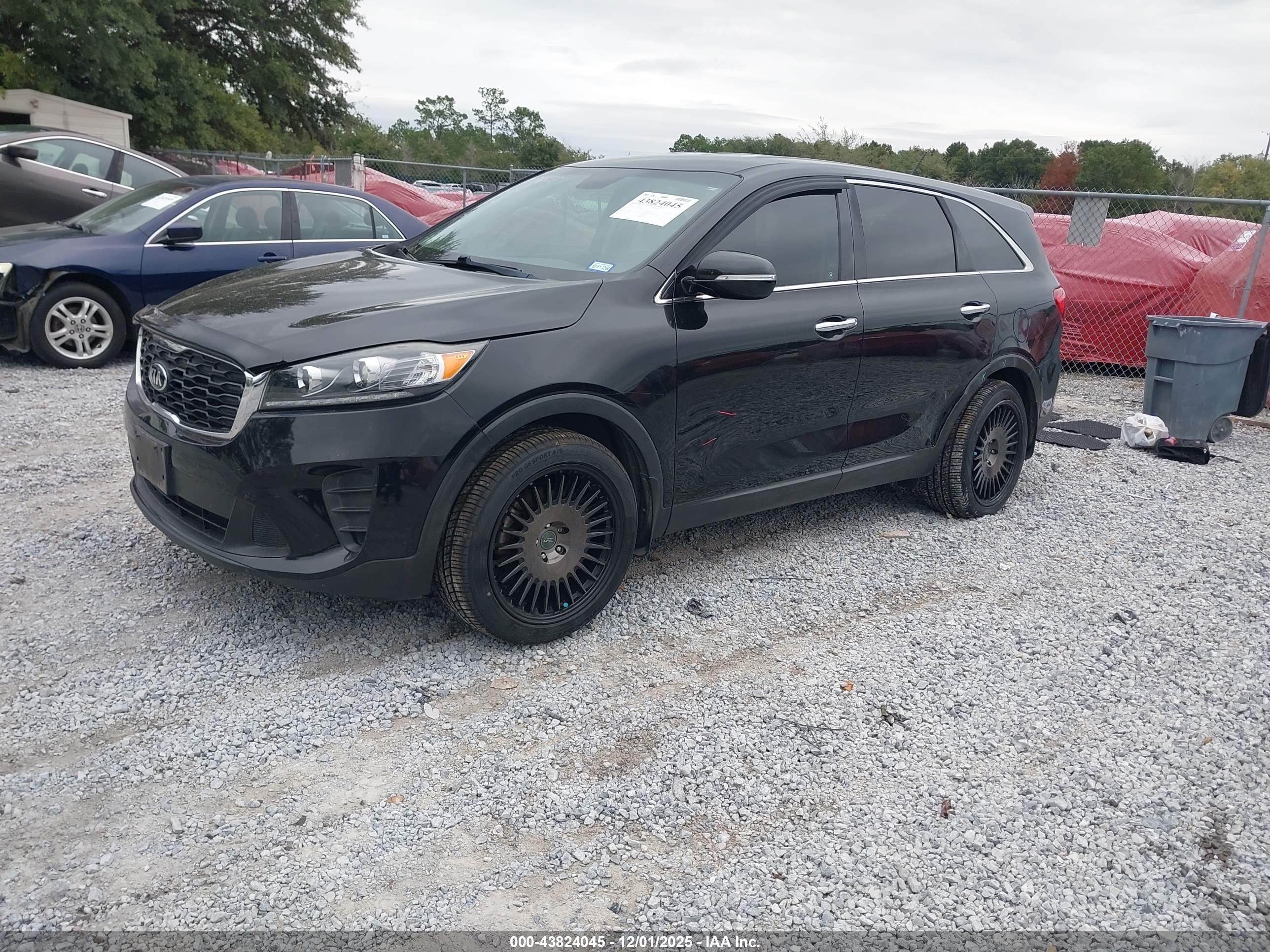 KIA SORENTO image 2