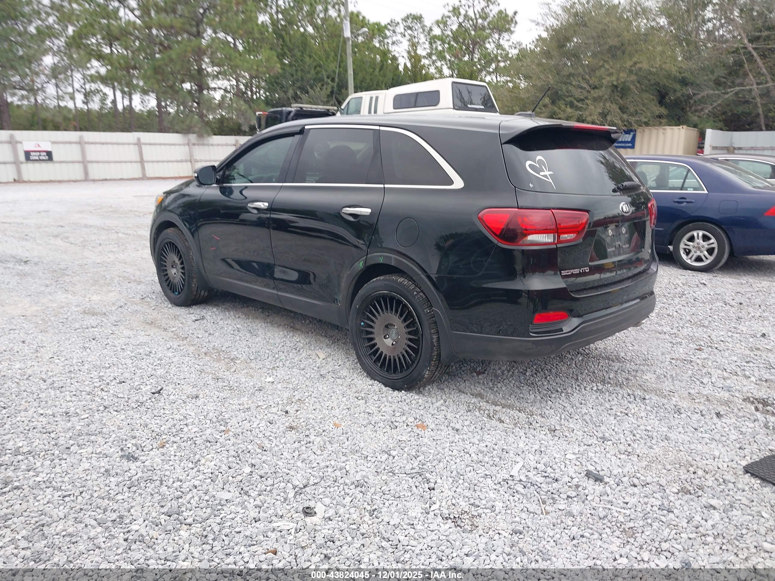KIA SORENTO image 3