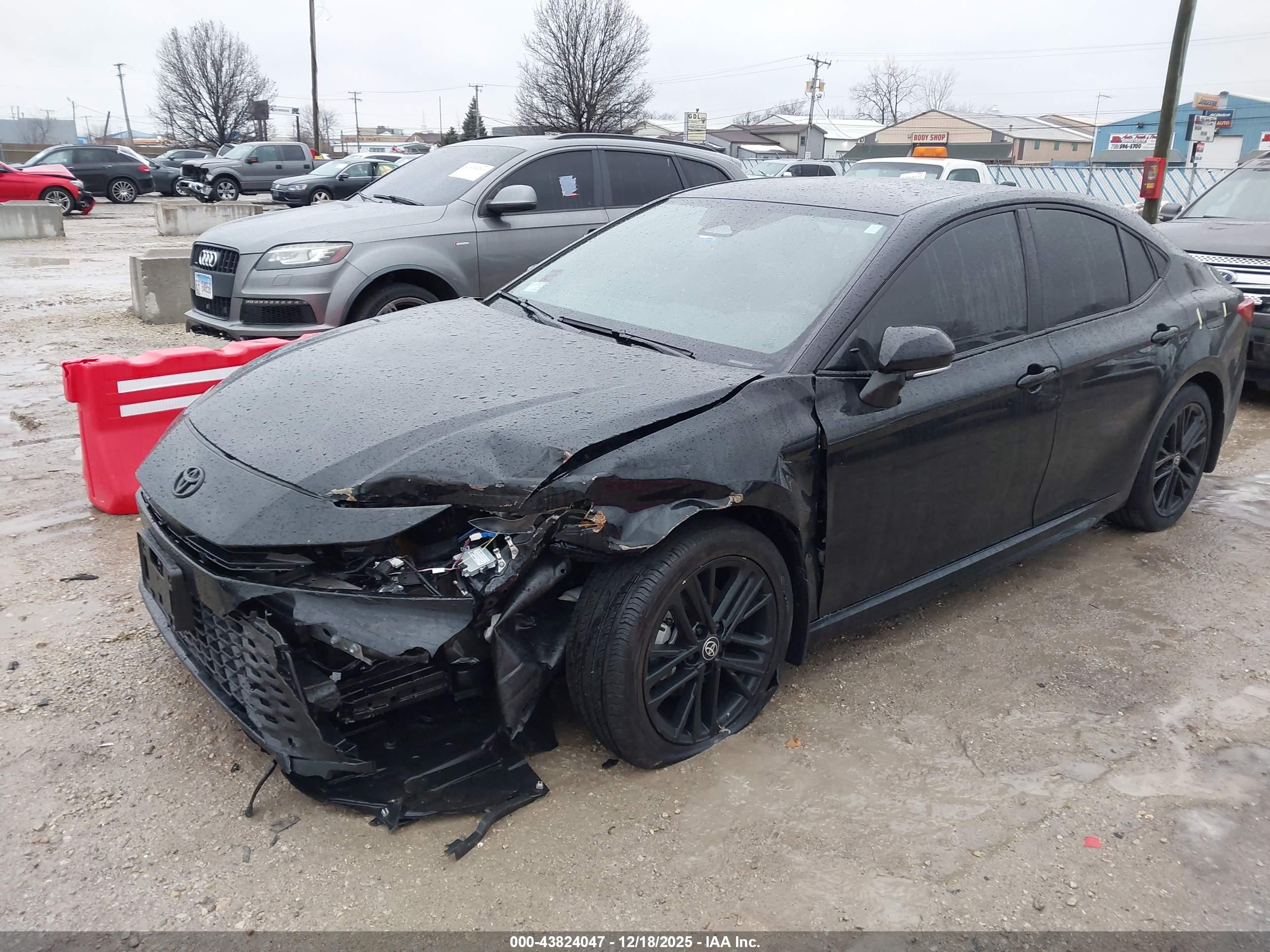 TOYOTA CAMRY image 2