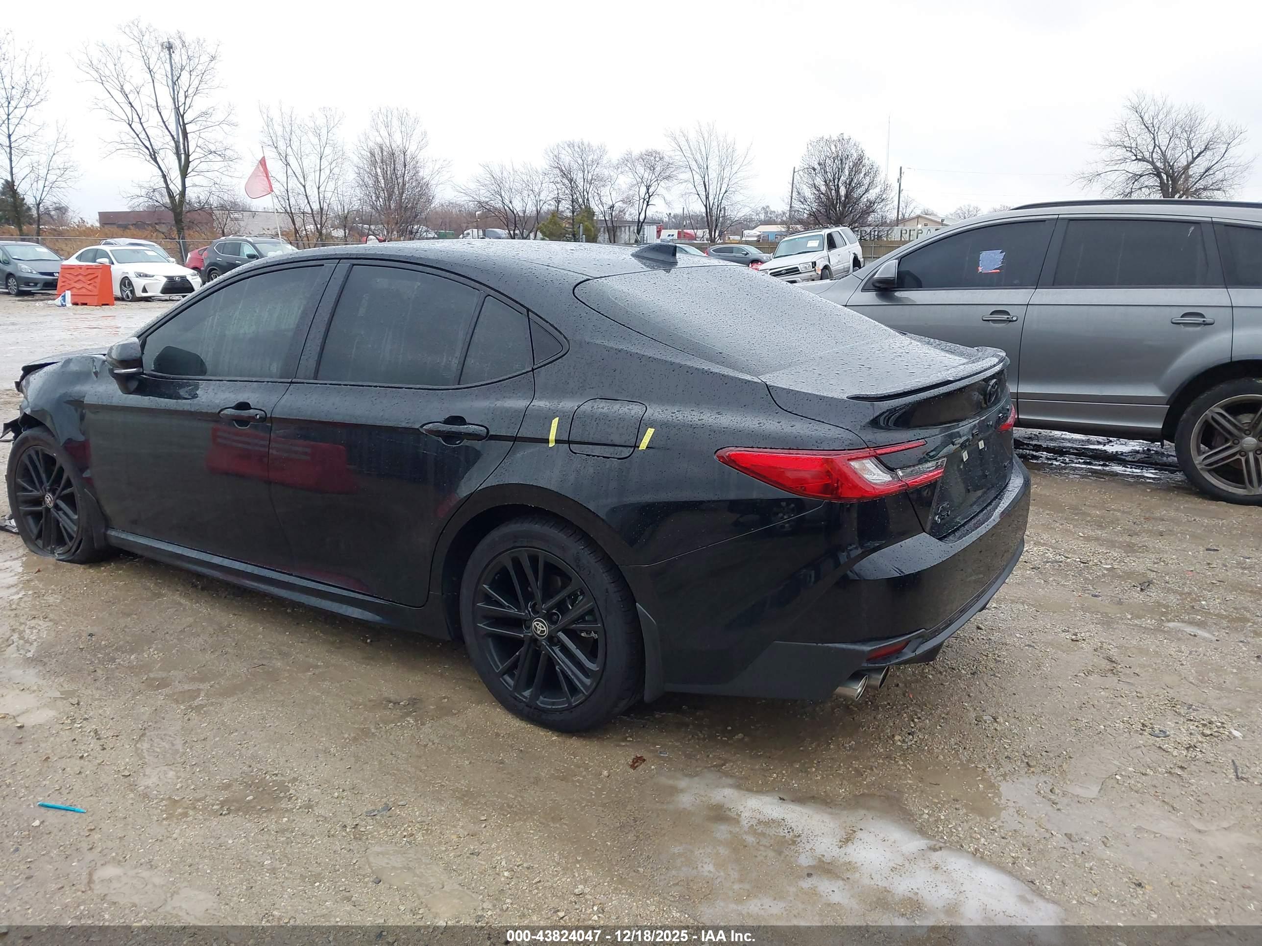 TOYOTA CAMRY image 3